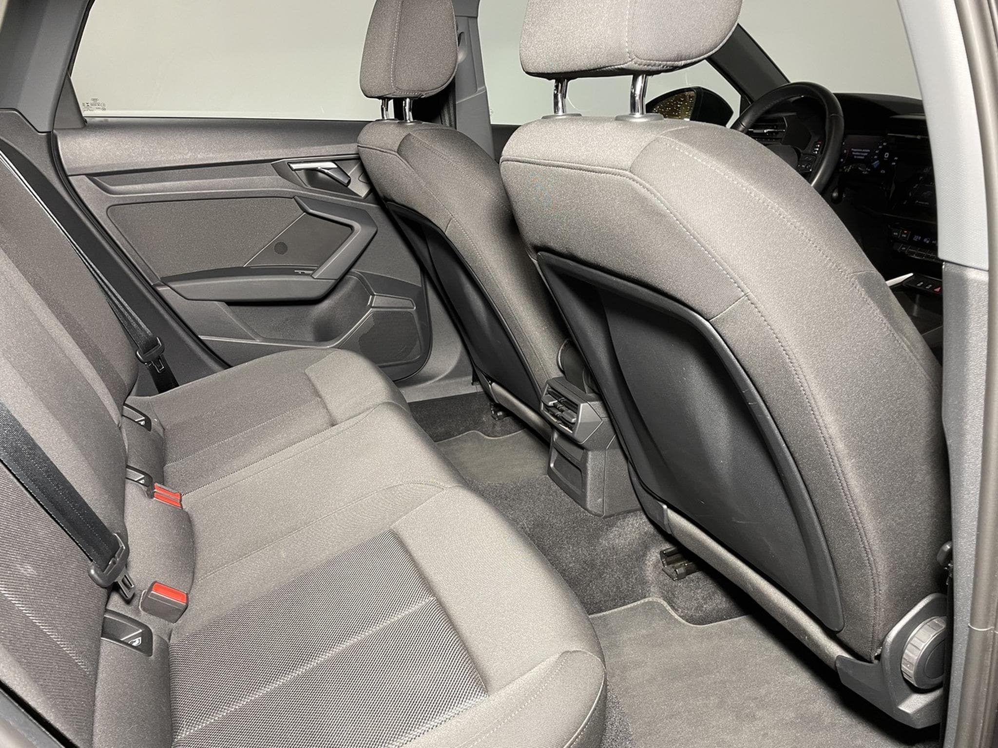 Audi A3 SPORTBACK 35 TDI 150 S-TRONIC BUSINESS GPS (2020) - Photo 9