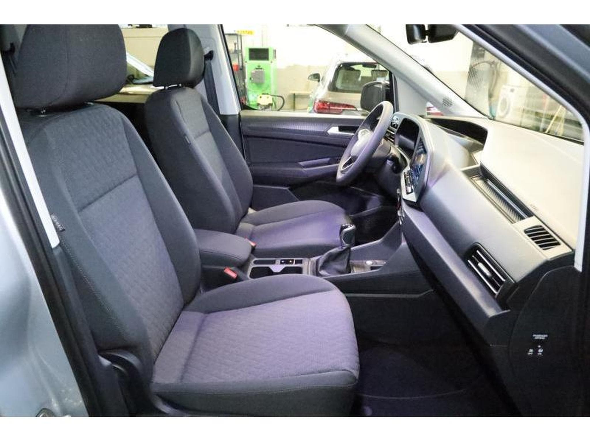 VW Caddy V Life (2024) - Photo 11