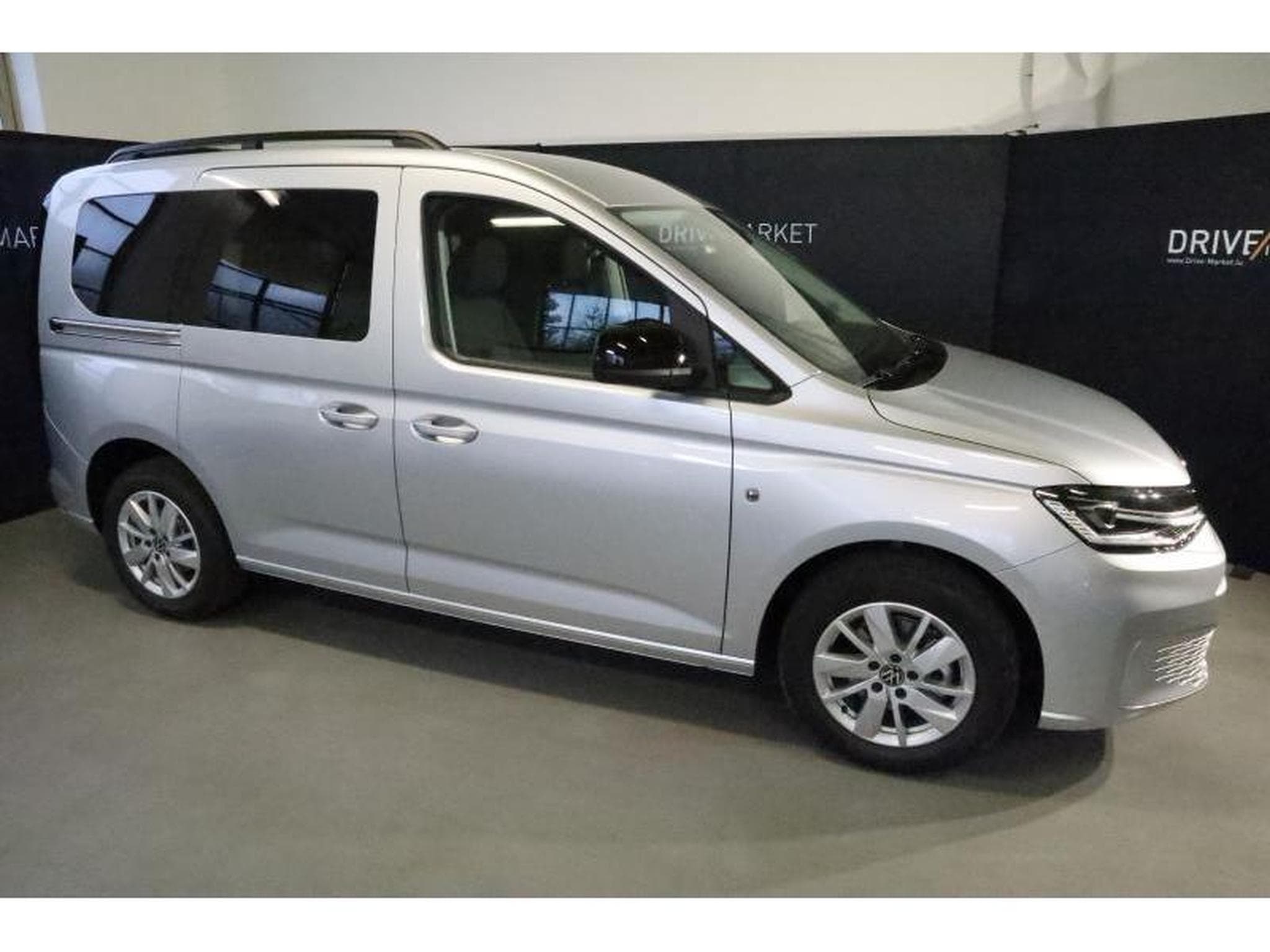 VW Caddy V Life (2024) - Photo 14