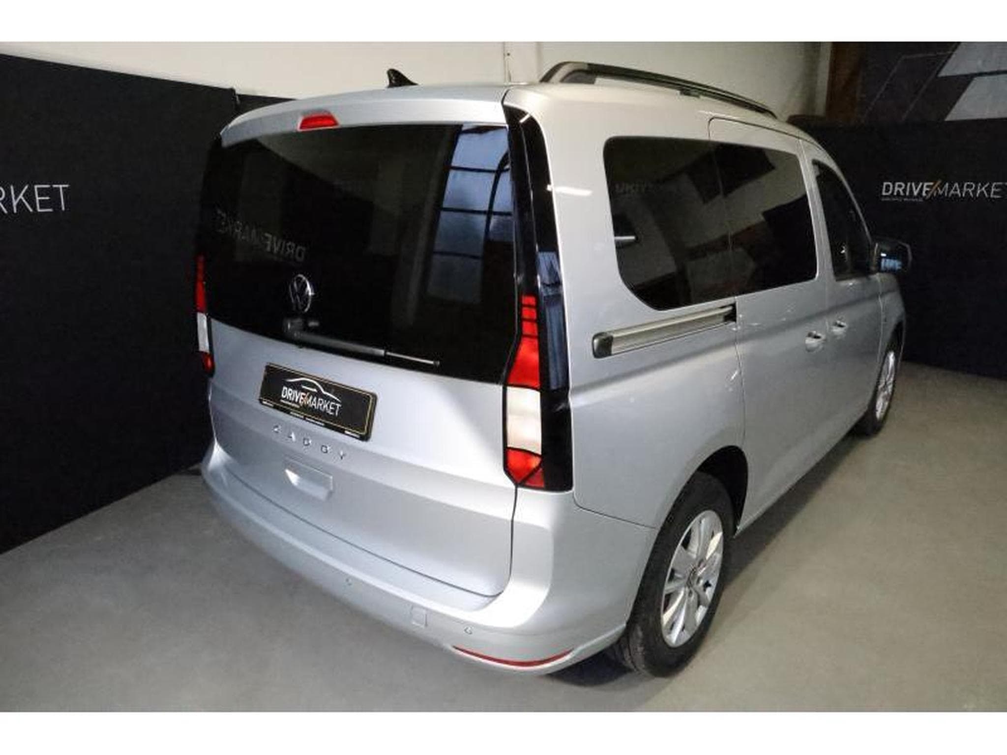 VW Caddy V Life (2024) - Photo 15