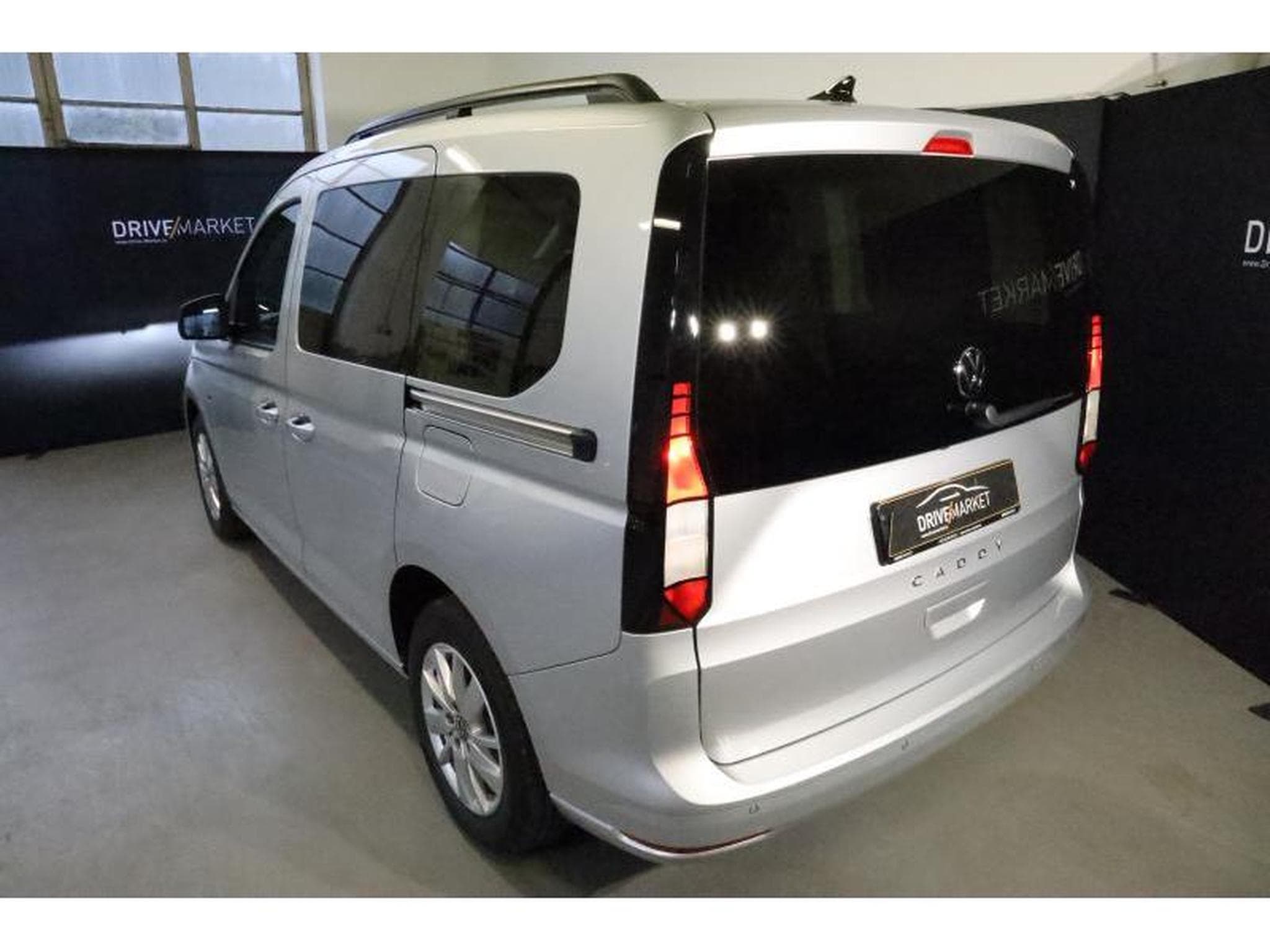 VW Caddy V Life (2024) - Photo 3