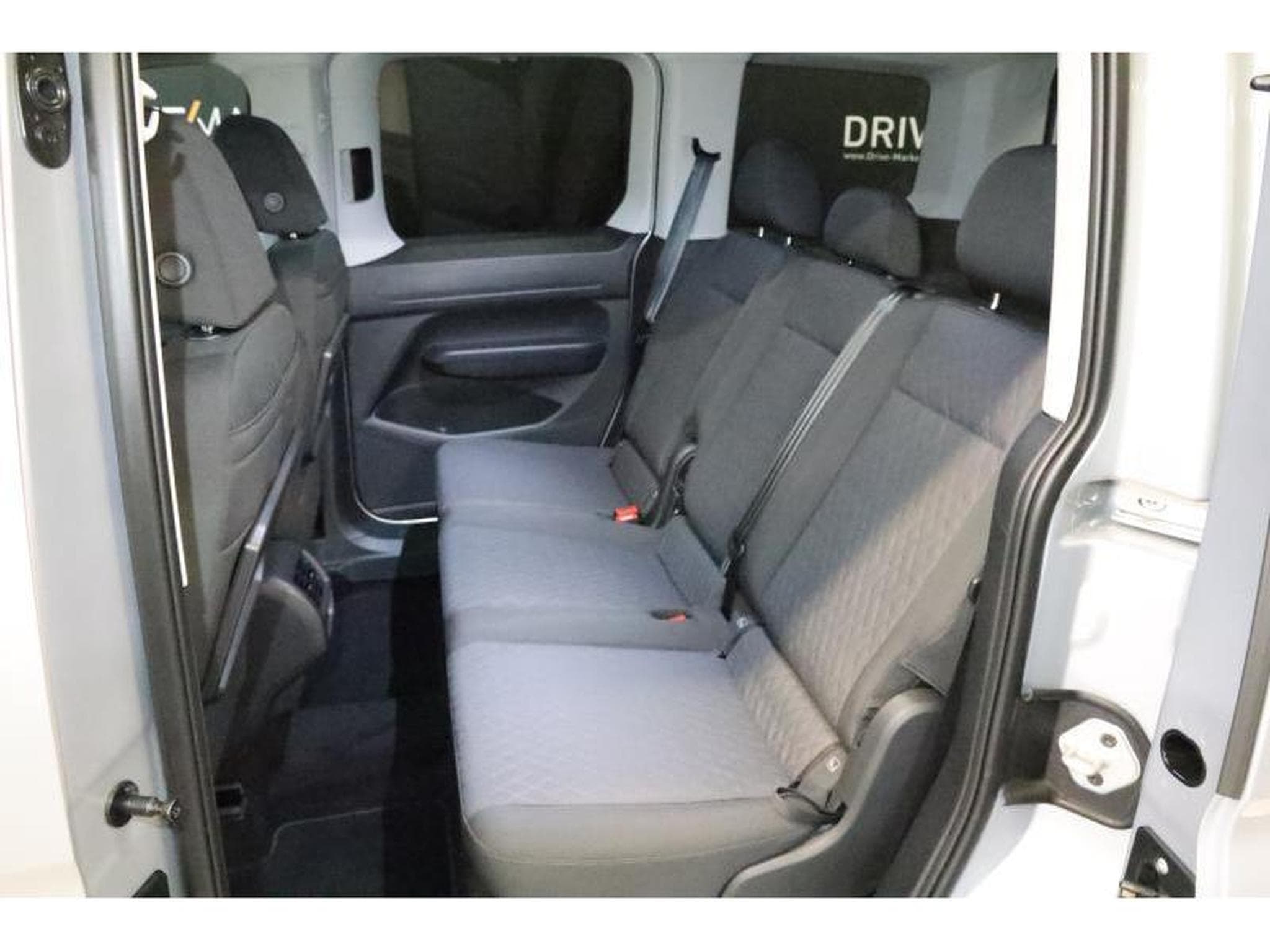 VW Caddy V Life (2024) - Photo 9