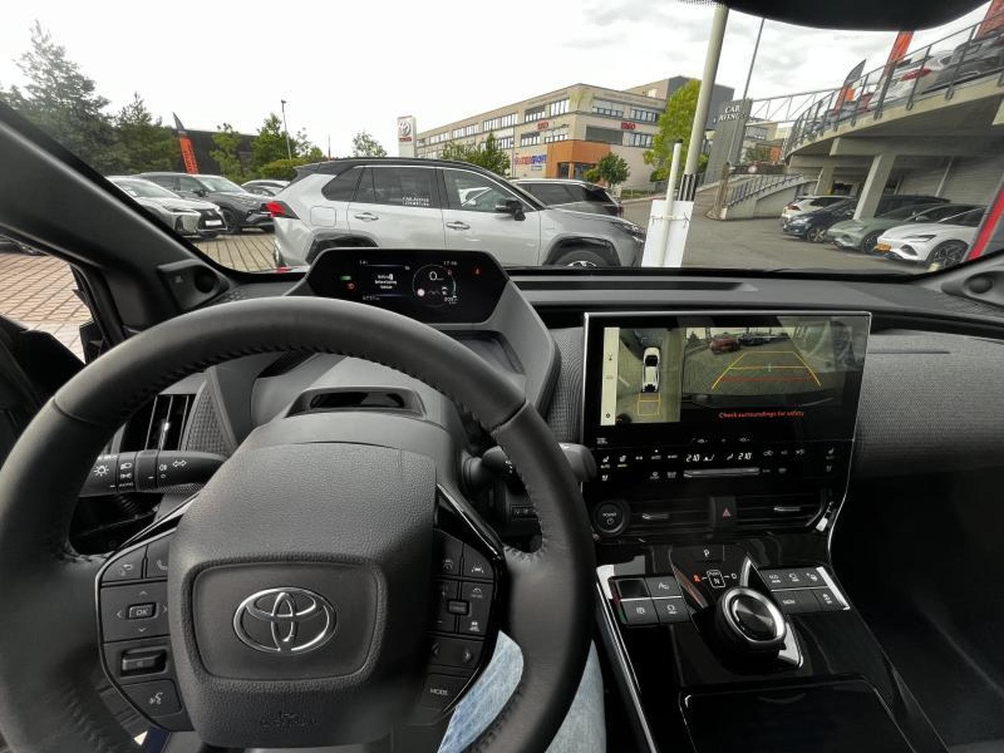 Toyota bZ4X STYLE PLUS (2023) - Photo 11