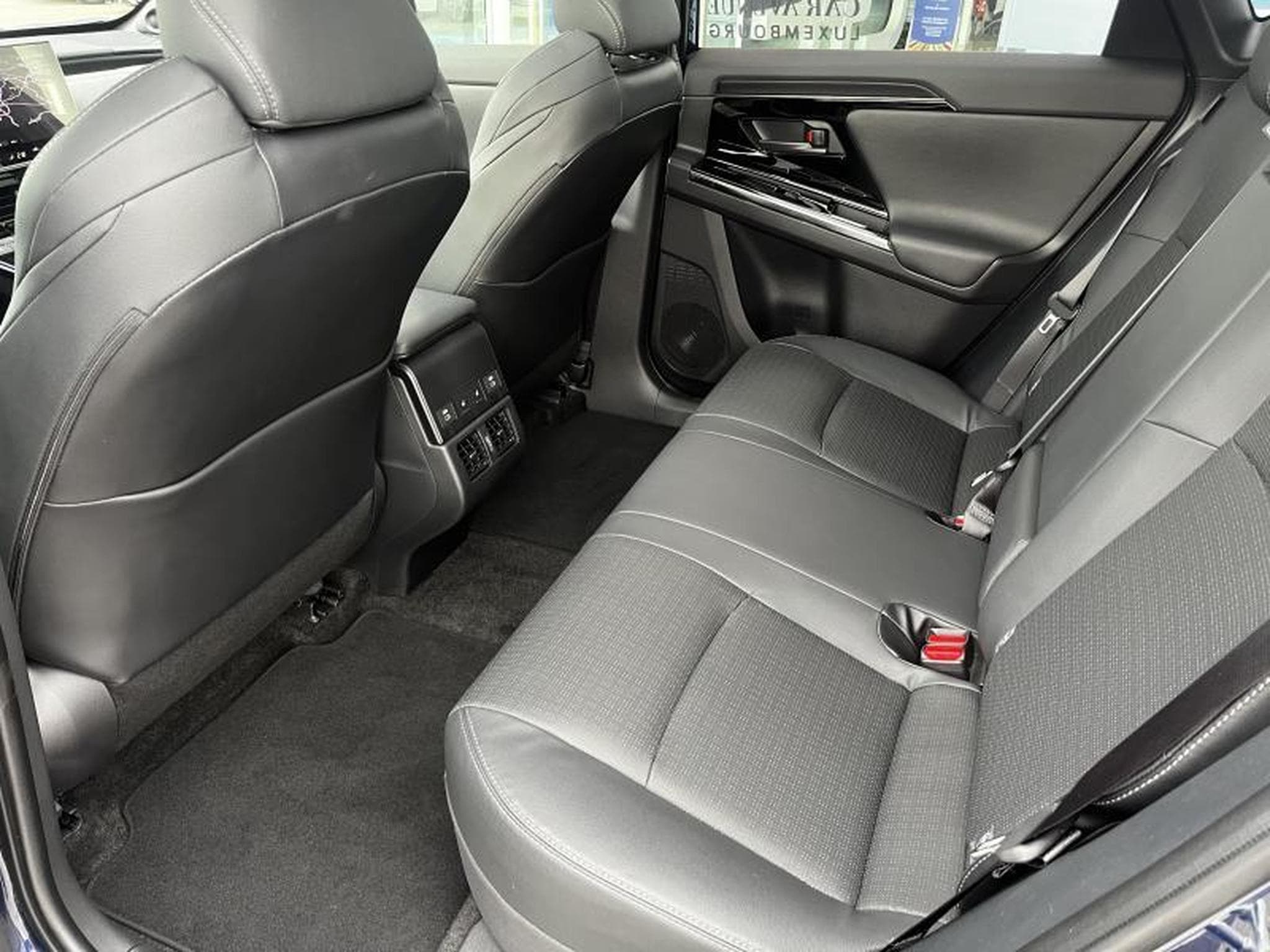 Toyota bZ4X STYLE PLUS (2023) - Photo 12