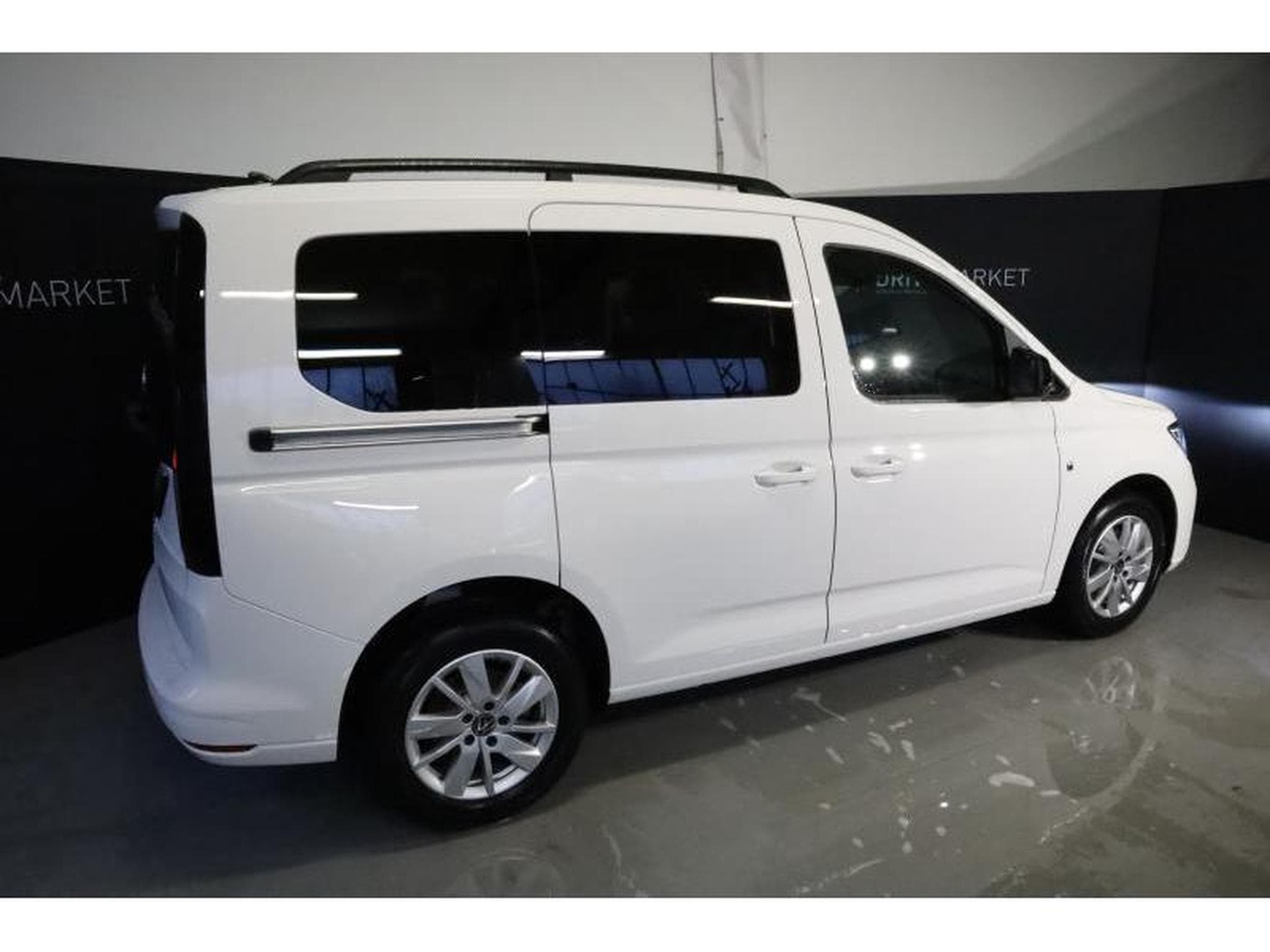 VW Caddy Life (2024) - Photo 5