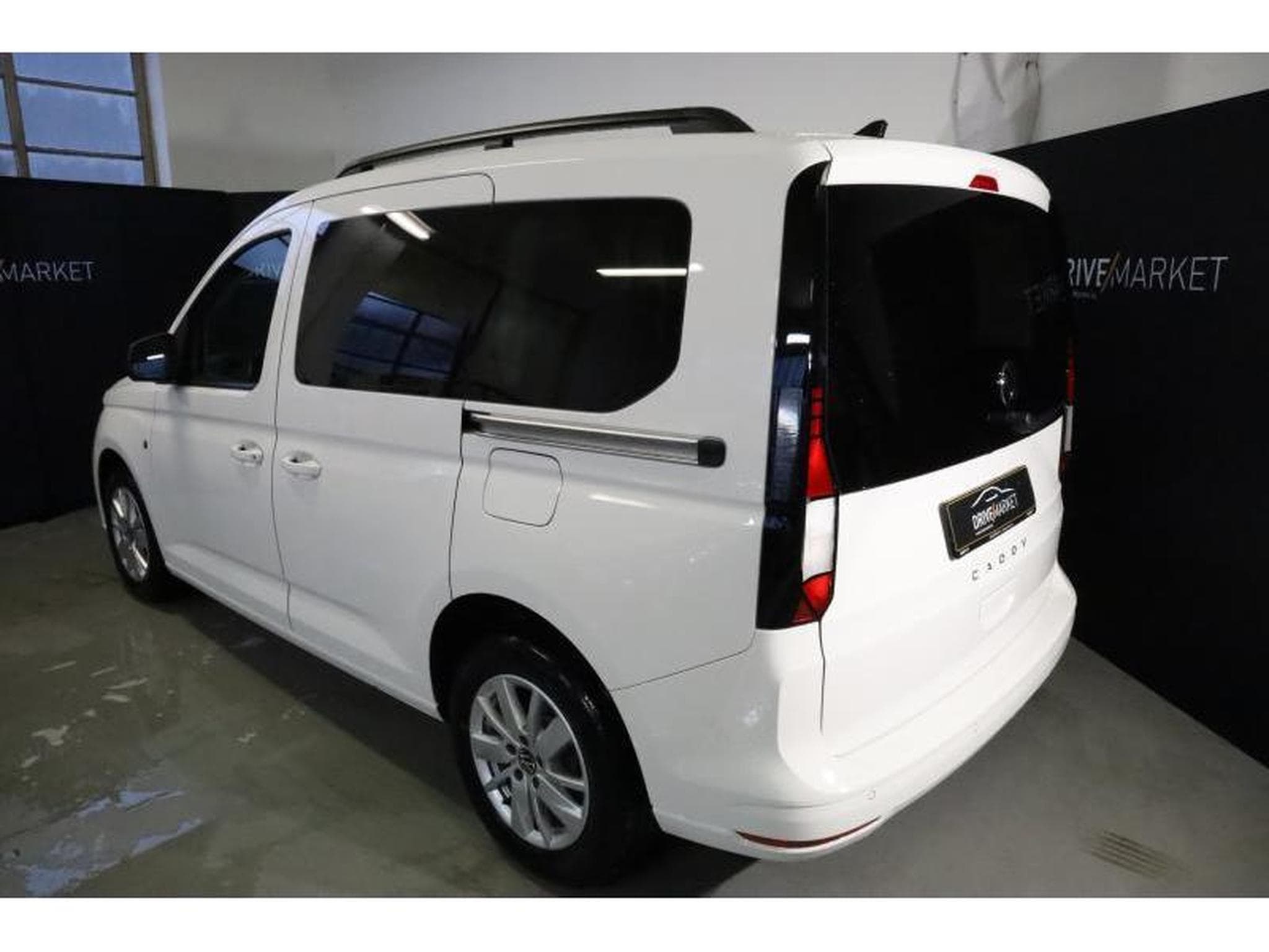 VW Caddy Life (2024) - Photo 9