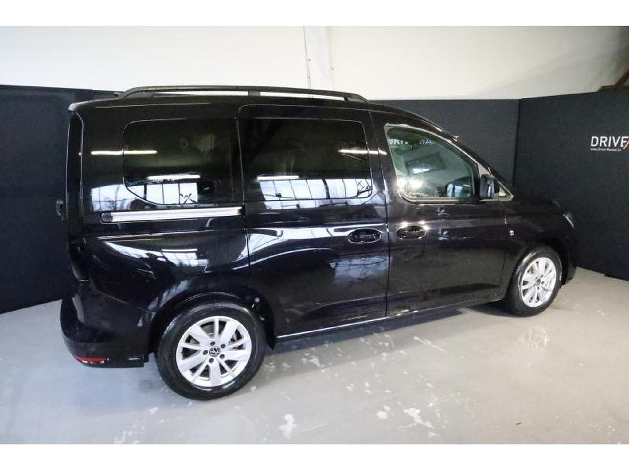 VW Caddy V Life (2024) - Foto 13