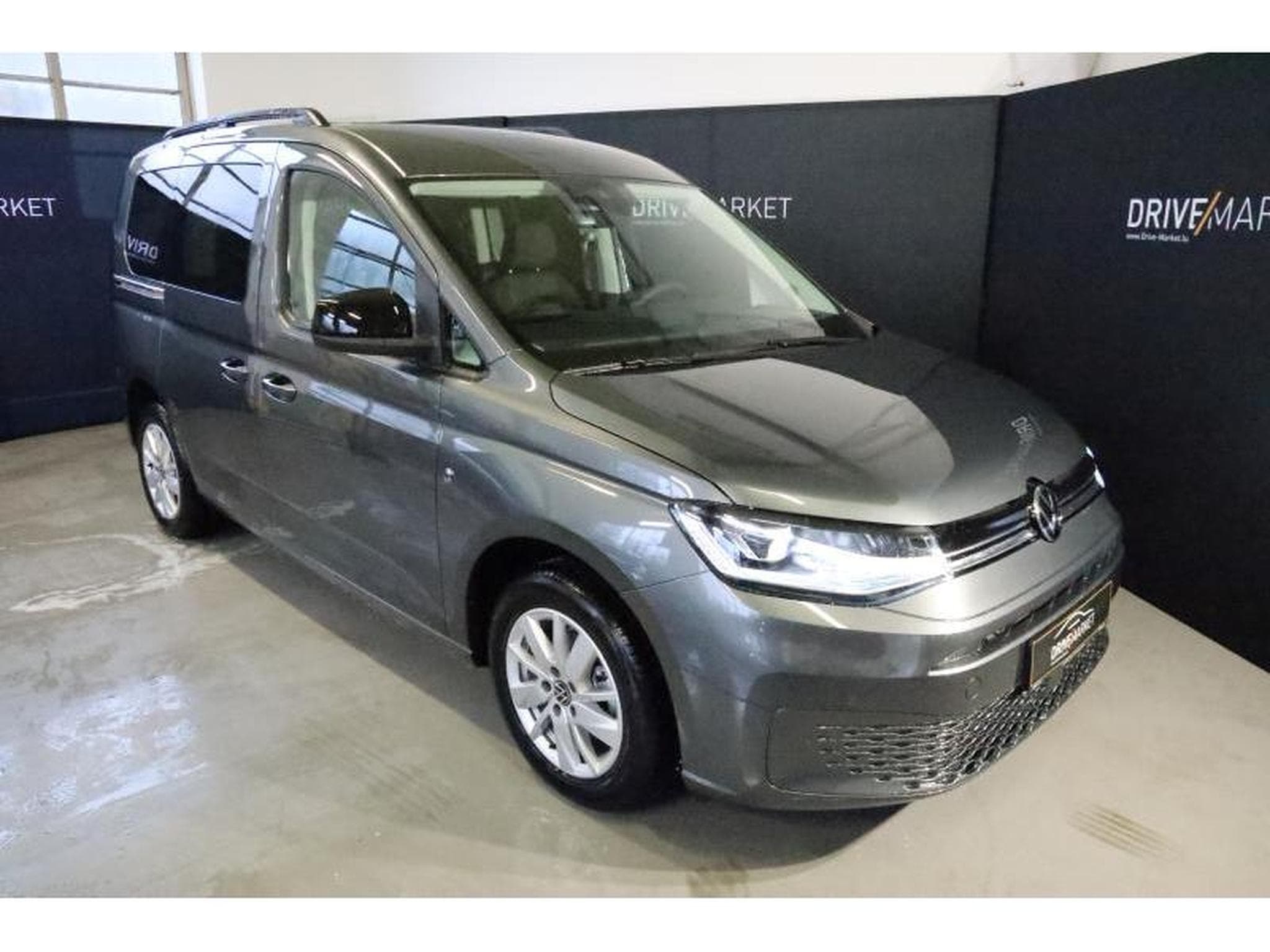 VW Caddy V Life (2024) - Photo 1