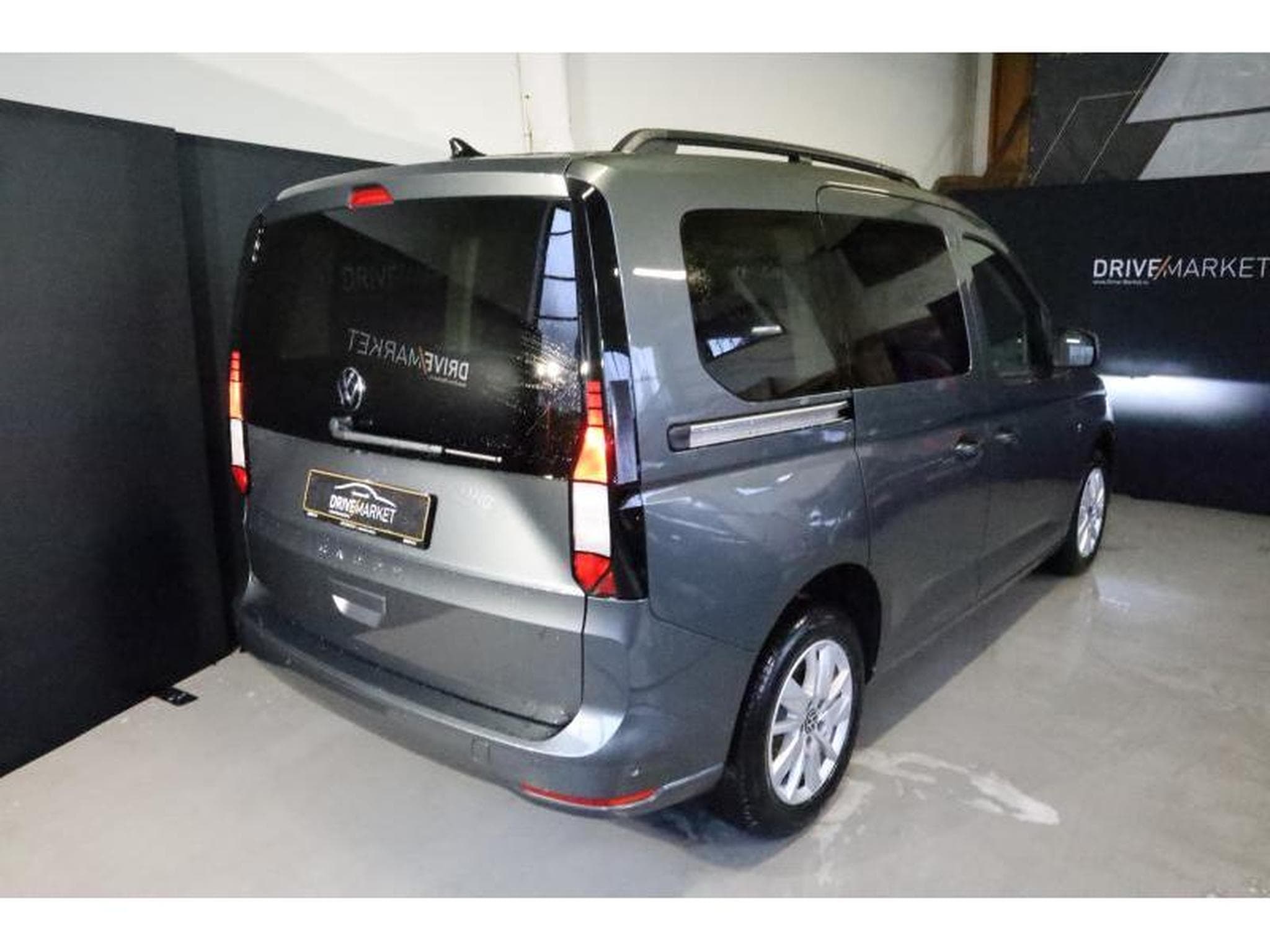 VW Caddy V Life (2024) - Photo 13