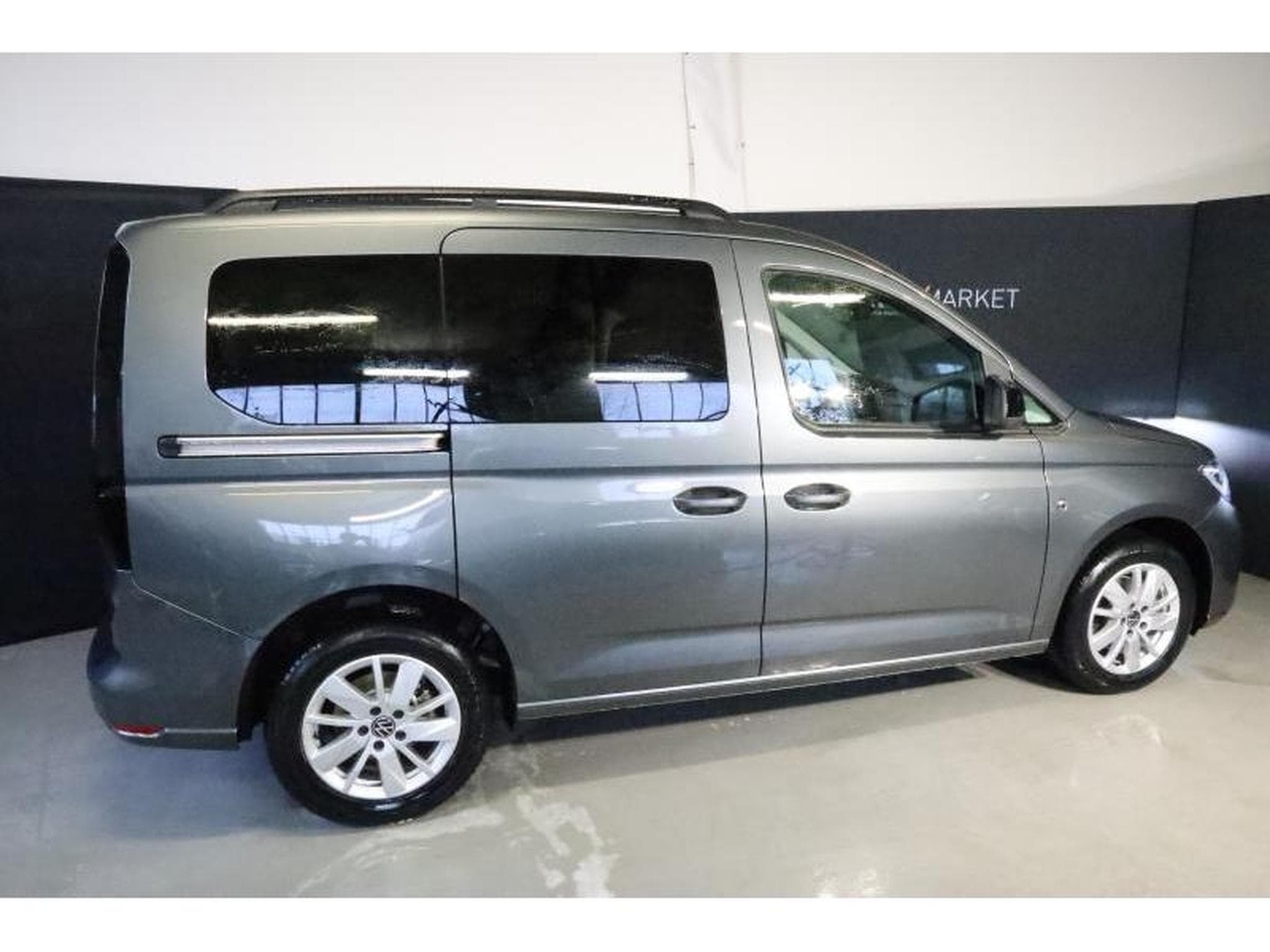 VW Caddy V Life (2024) - Photo 14