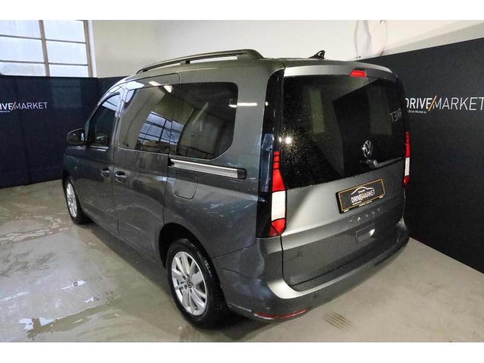 VW Caddy V Life (2024) - Photo 17