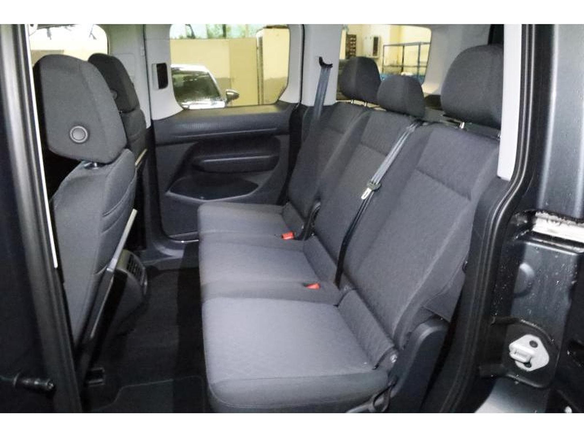 VW Caddy V Life (2024) - Photo 9