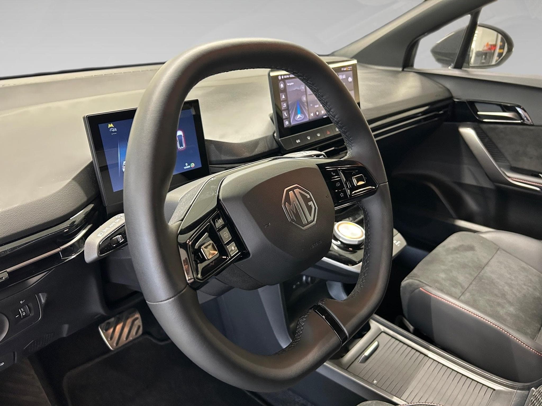 MG MG4 LUXURY X POWER (2024) - Photo 3