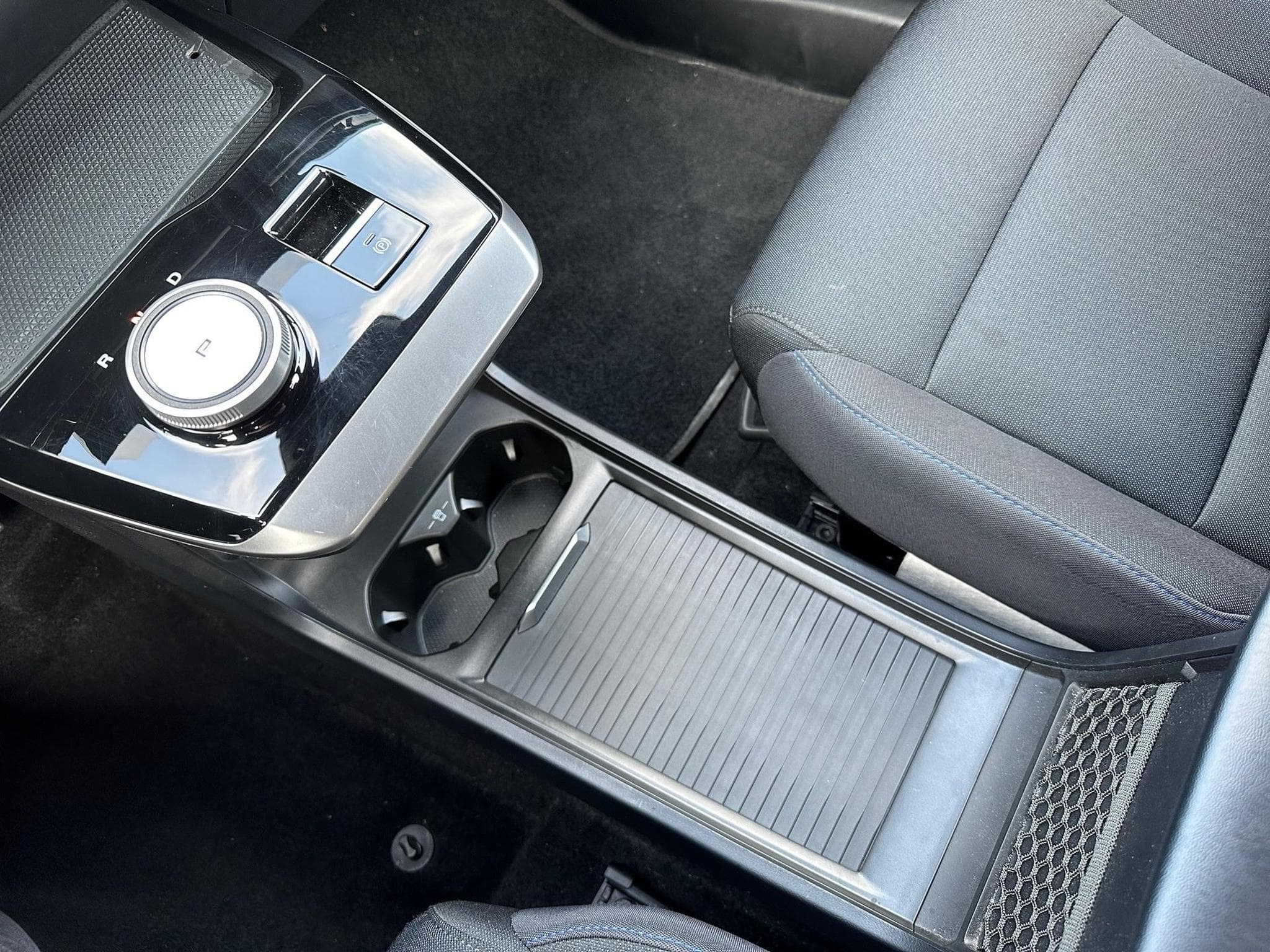 MG MG4 ELECTRIQUE (2023) - Photo 9