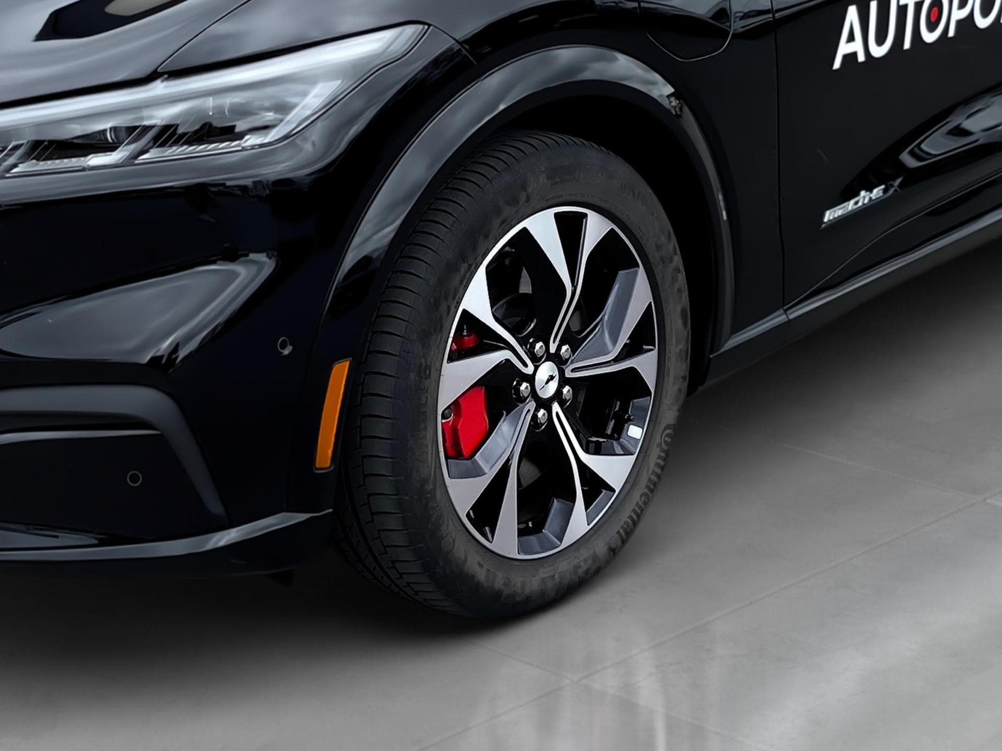 Ford Mustang Mach-E Premium (2023) - Photo 19