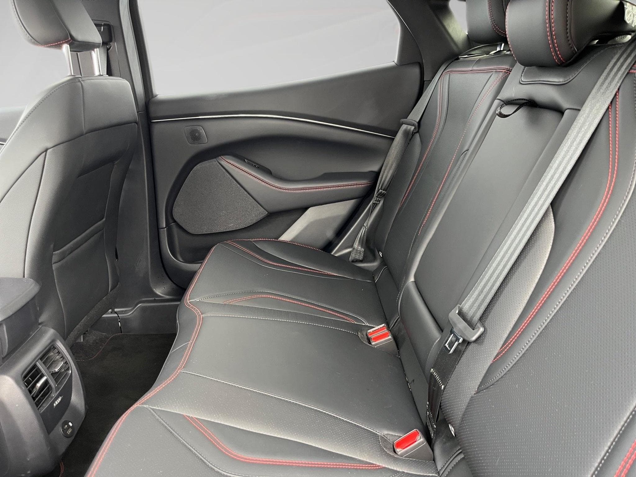 Ford Mustang Mach-E Premium (2023) - Photo 8