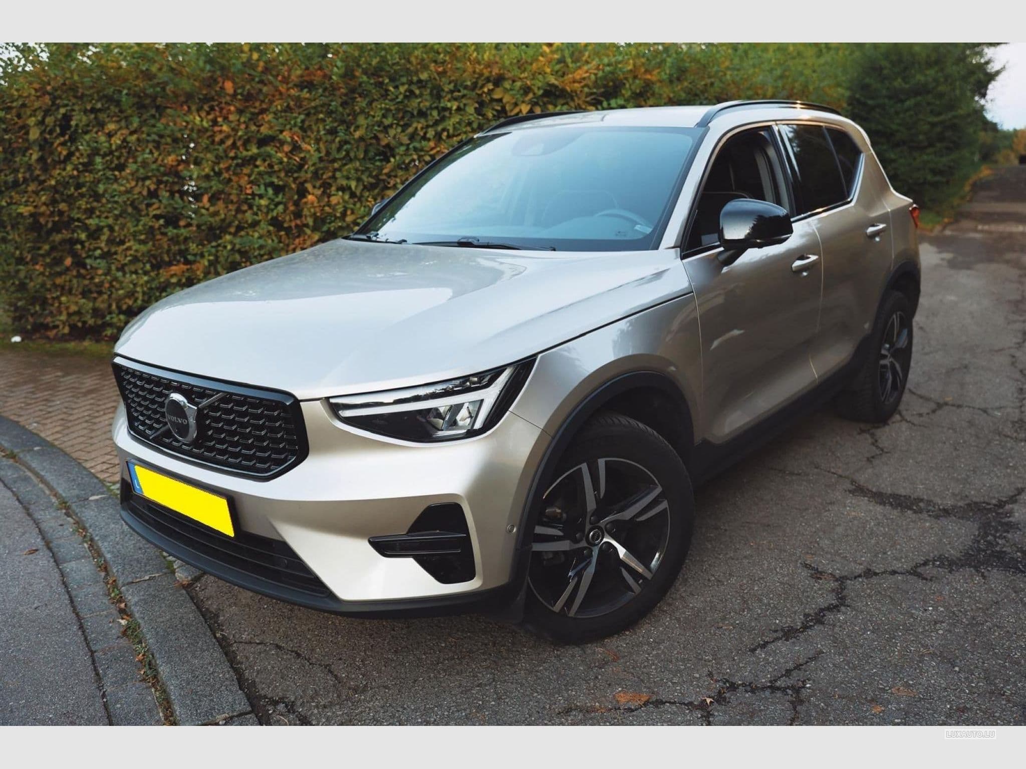 Volvo XC40 T2 Plus Dark (2023) - Photo 2