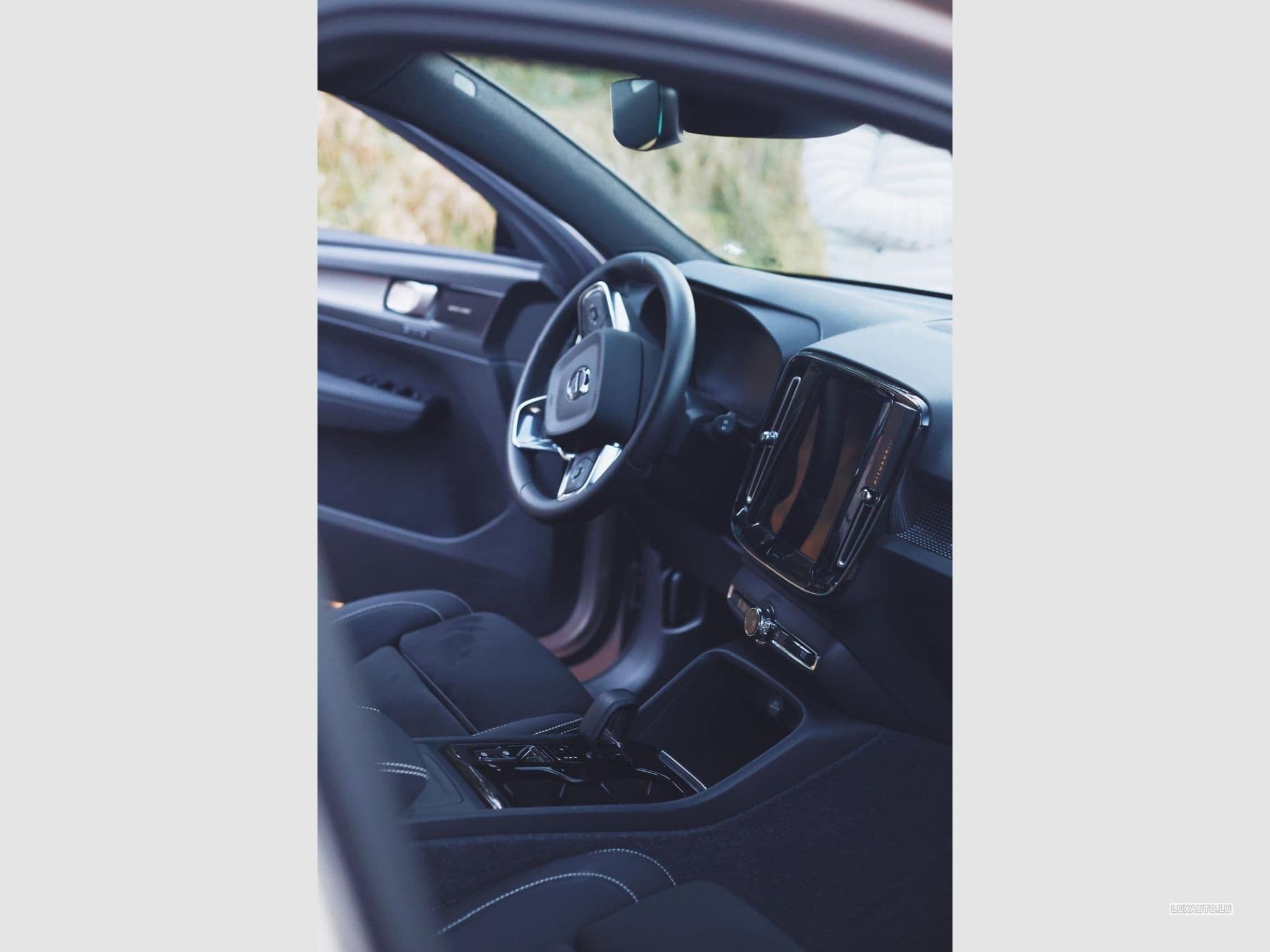 Volvo XC40 T2 Plus Dark (2023) - Photo 3