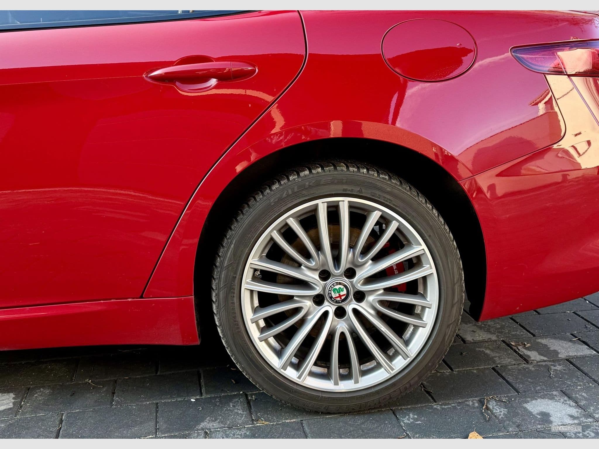 Alfa-Romeo Giulia Q4 Veloce 2.0 Turbo (2021) - Foto 8