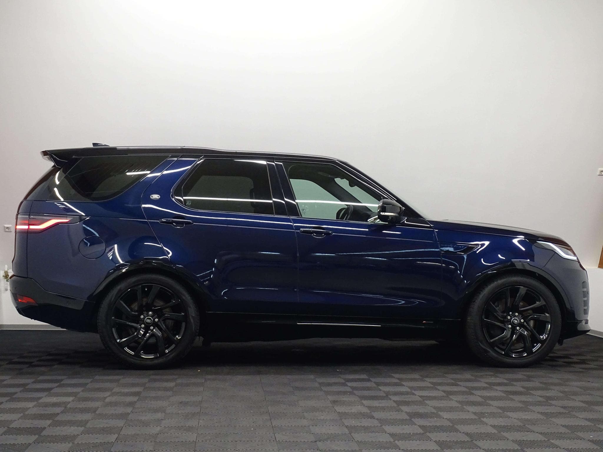 Land-Rover Discovery R-Dynamic P360 AWD auto (2021) - Photo 3