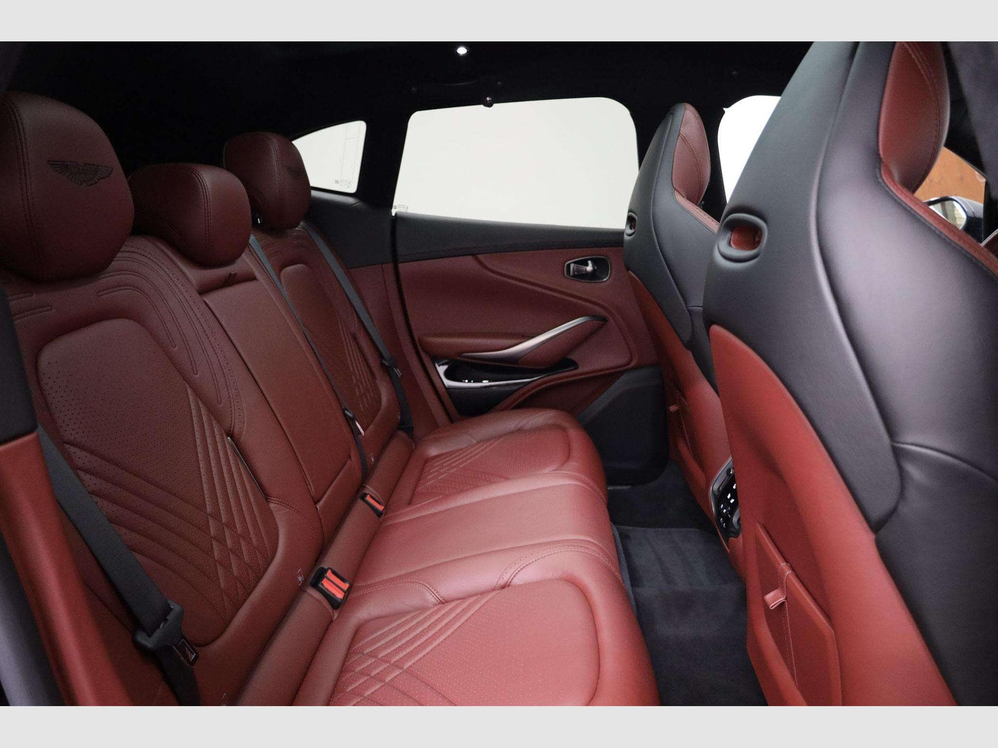 Aston-Martin DBX 4.0 V8 550 (2021) - Photo 10