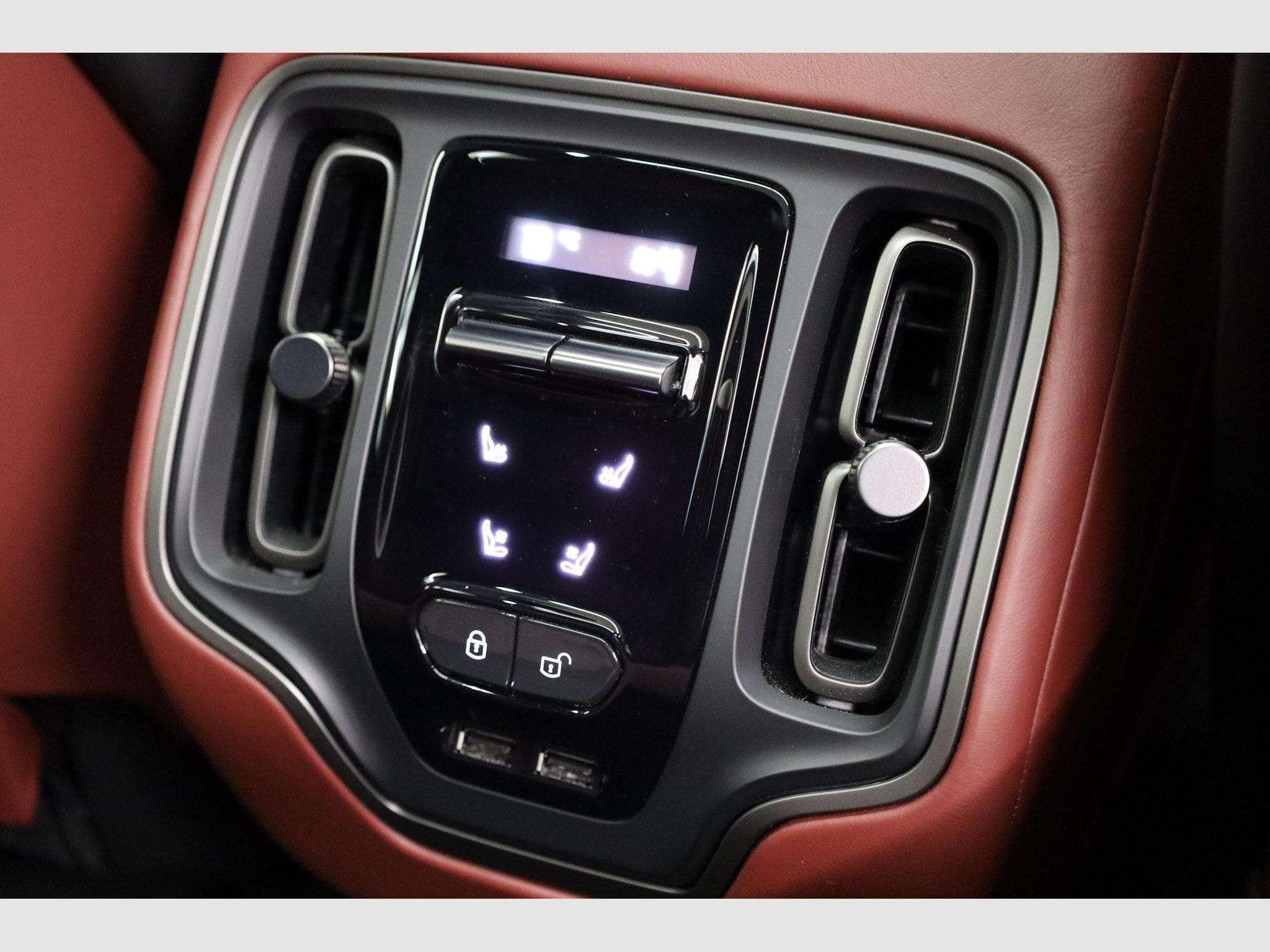 Aston-Martin DBX 4.0 V8 550 (2021) - Photo 13