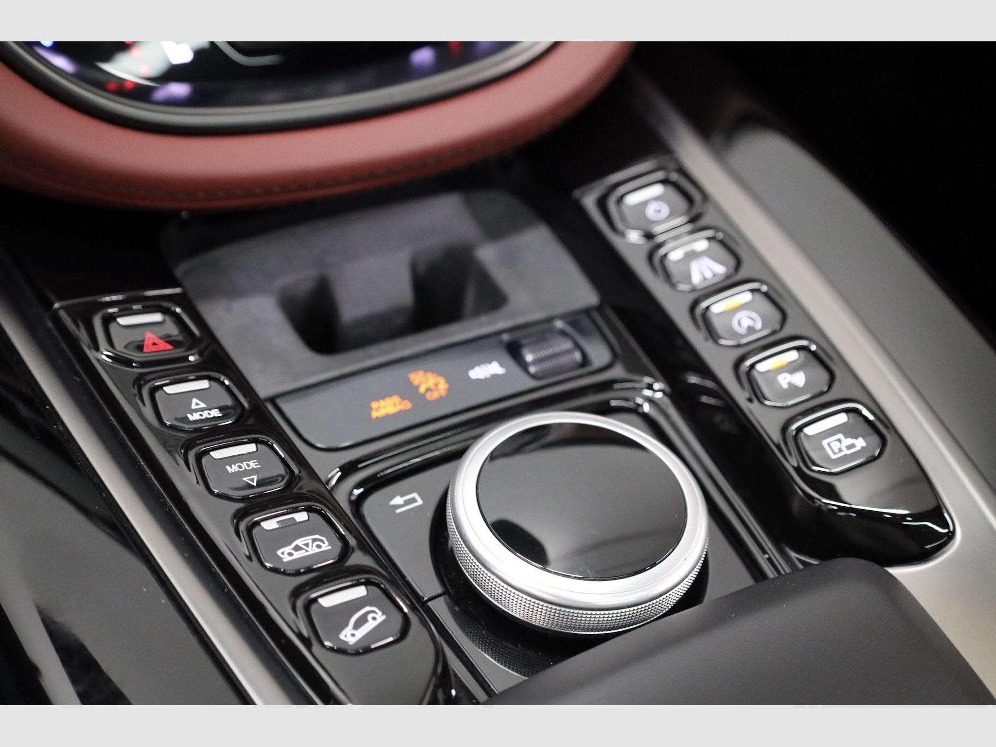 Aston-Martin DBX 4.0 V8 550 (2021) - Photo 14