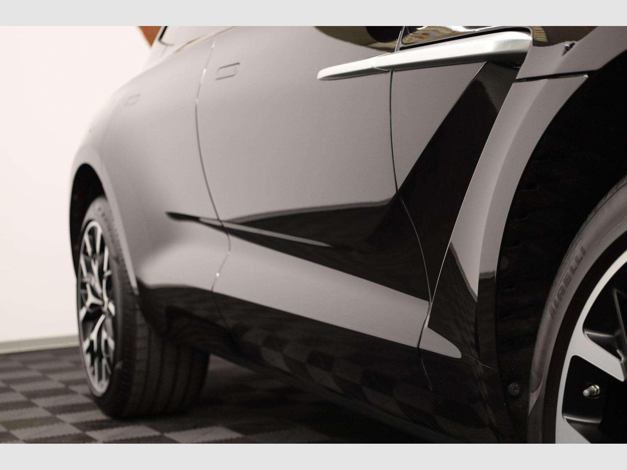 Aston-Martin DBX 4.0 V8 550 (2021) - Photo 16