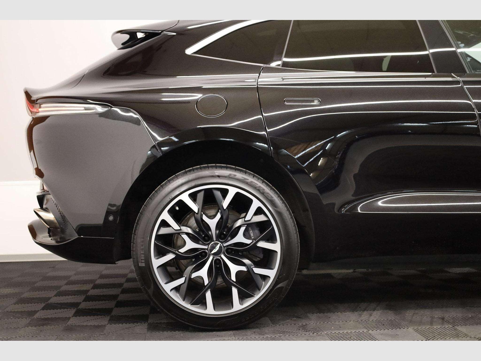 Aston-Martin DBX 4.0 V8 550 (2021) - Photo 17