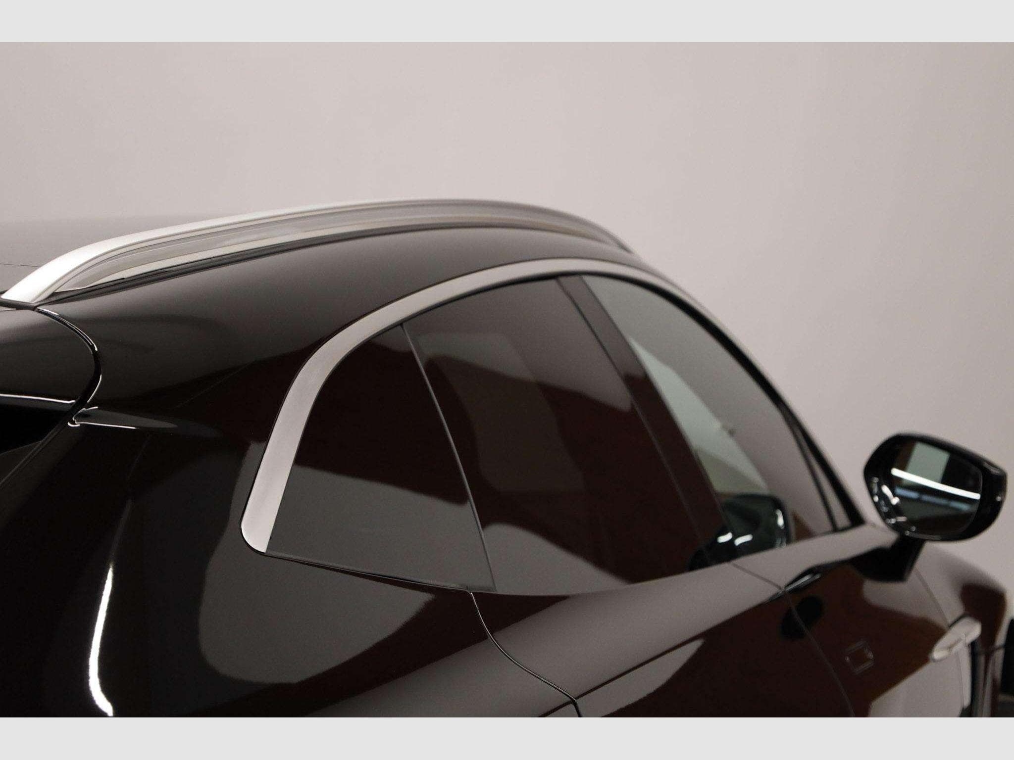 Aston-Martin DBX 4.0 V8 550 (2021) - Photo 18