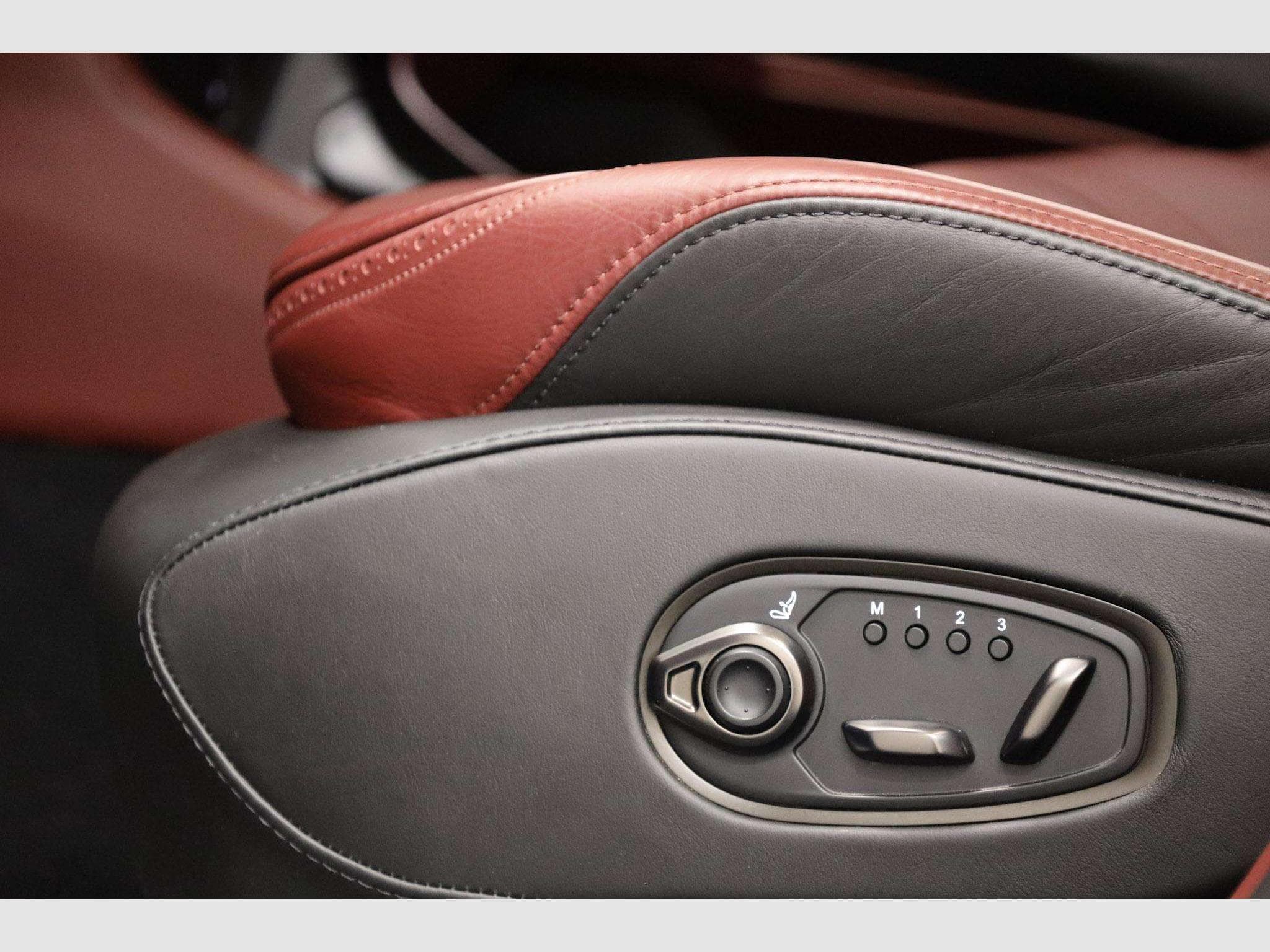 Aston-Martin DBX 4.0 V8 550 (2021) - Photo 22