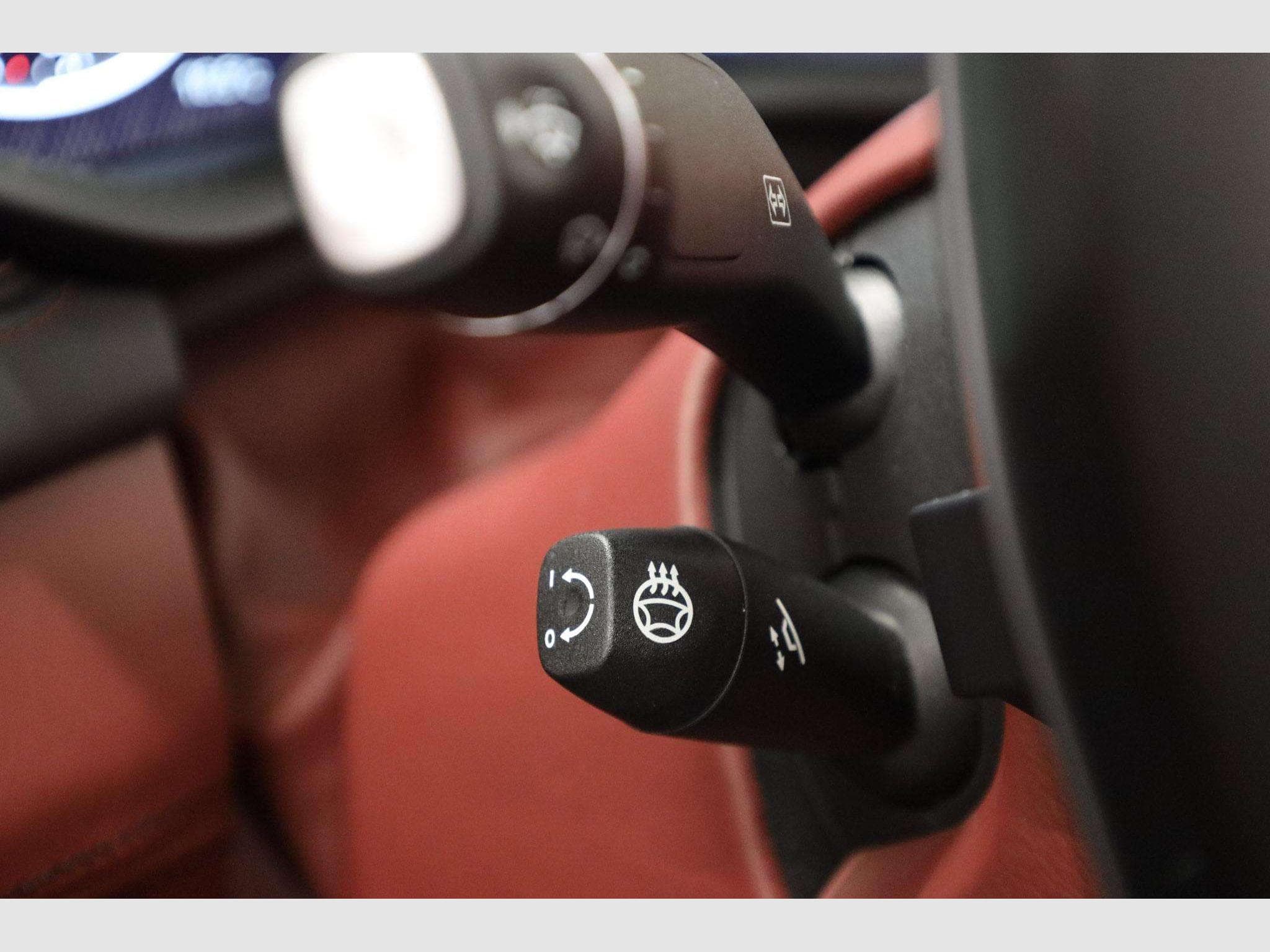 Aston-Martin DBX 4.0 V8 550 (2021) - Photo 23