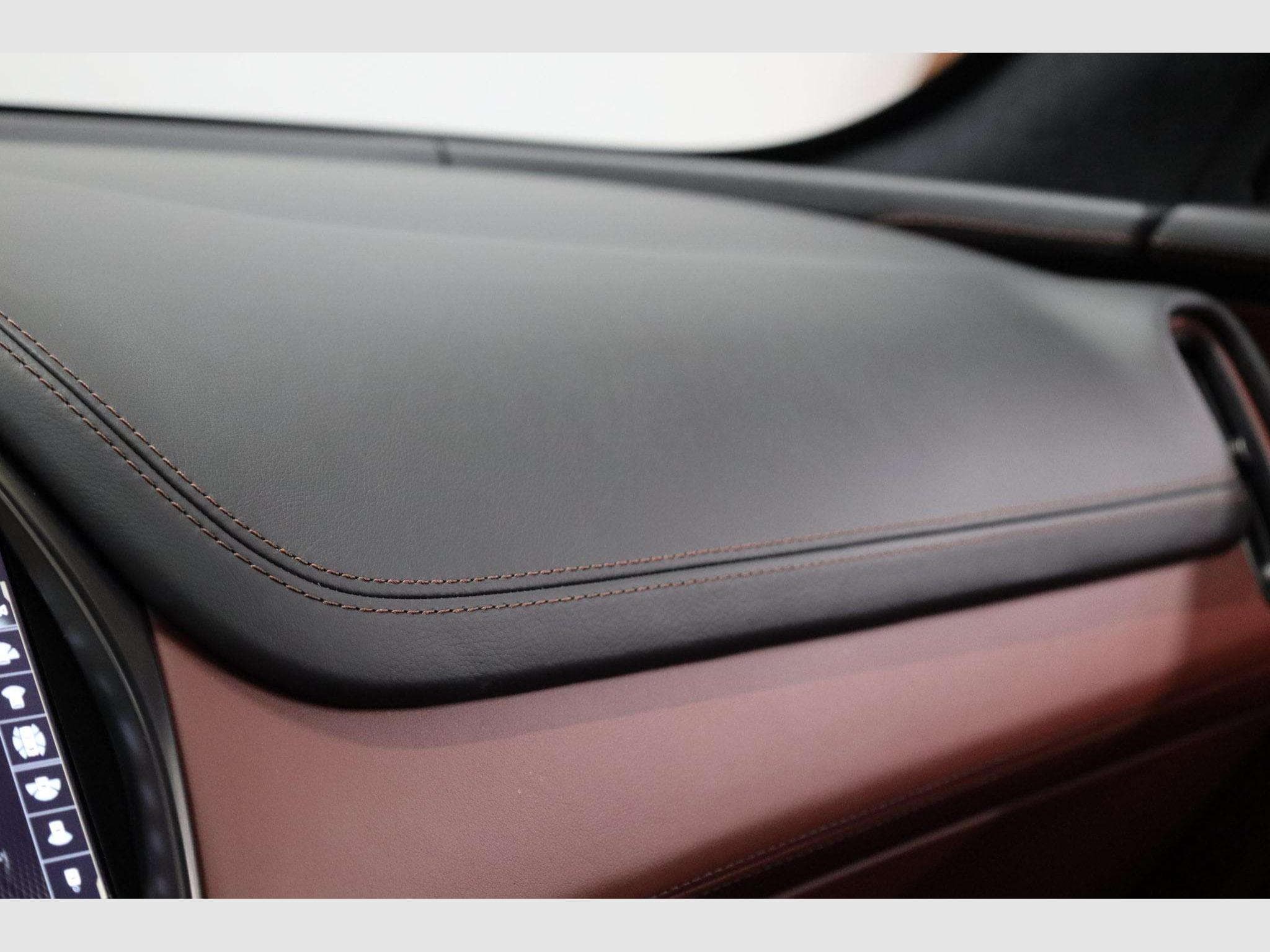 Aston-Martin DBX 4.0 V8 550 (2021) - Photo 25