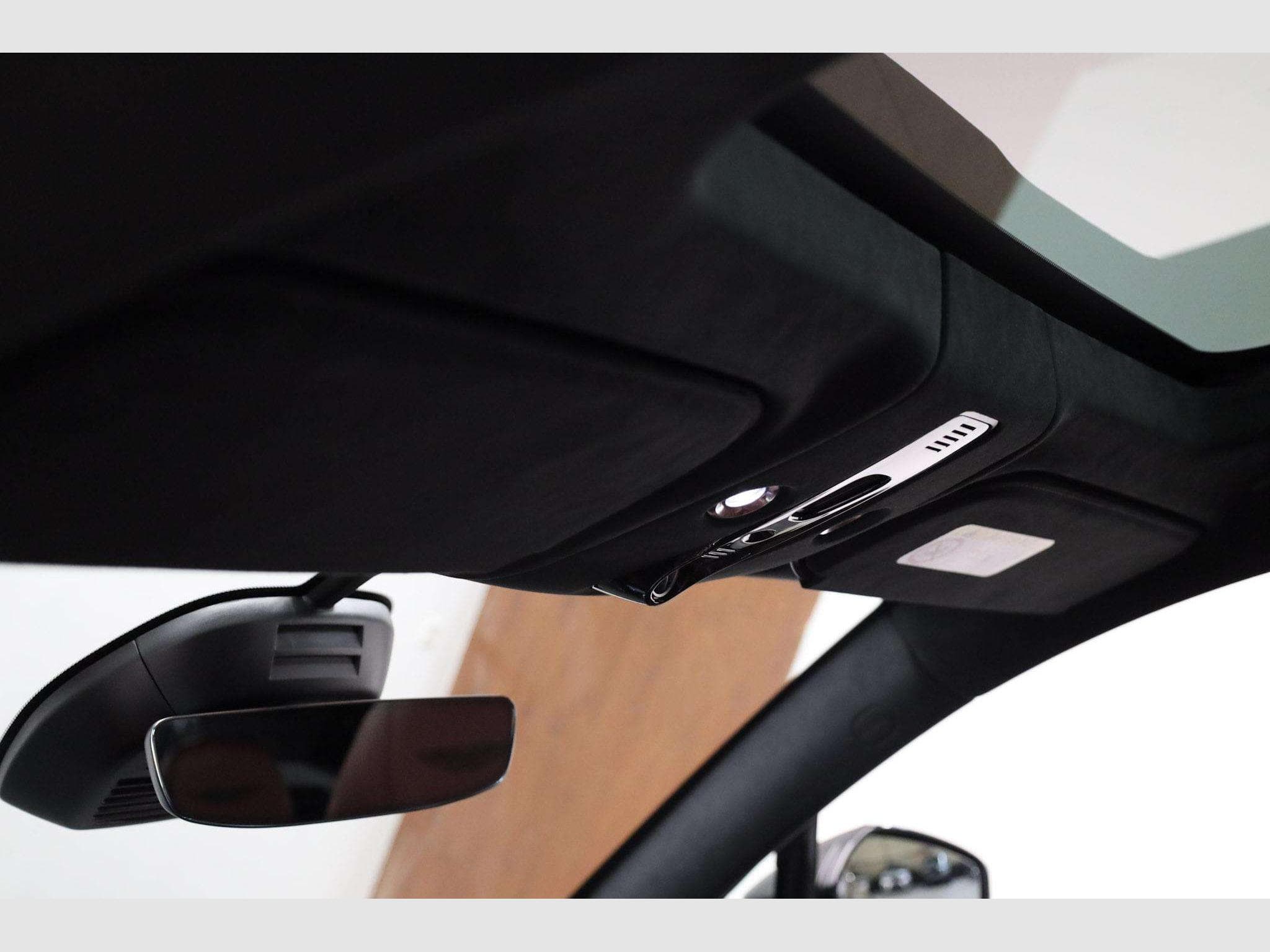 Aston-Martin DBX 4.0 V8 550 (2021) - Photo 27