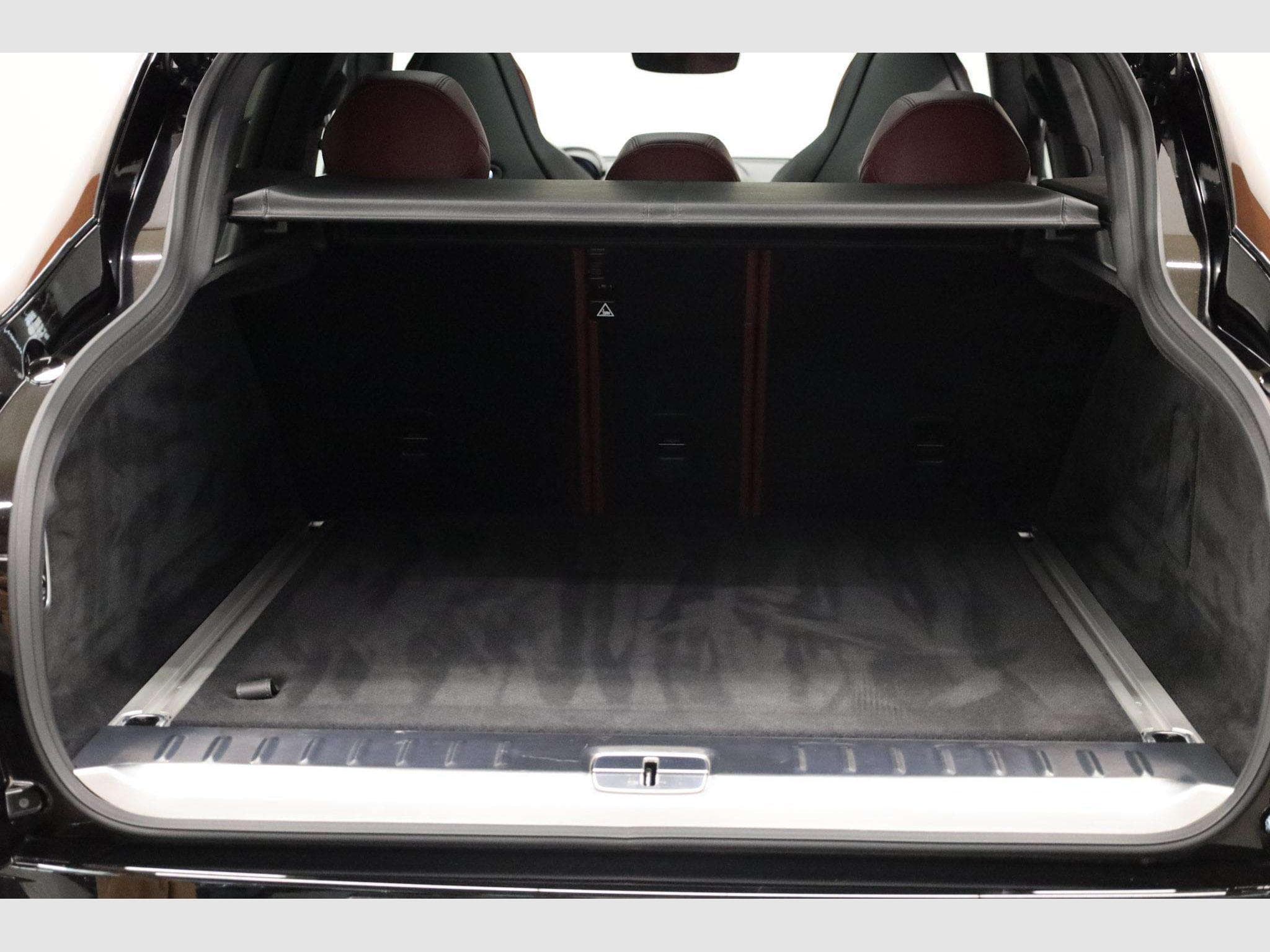 Aston-Martin DBX 4.0 V8 550 (2021) - Photo 28