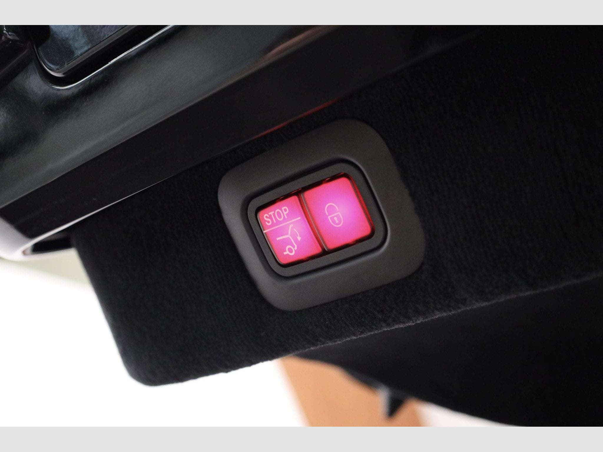 Aston-Martin DBX 4.0 V8 550 (2021) - Photo 29