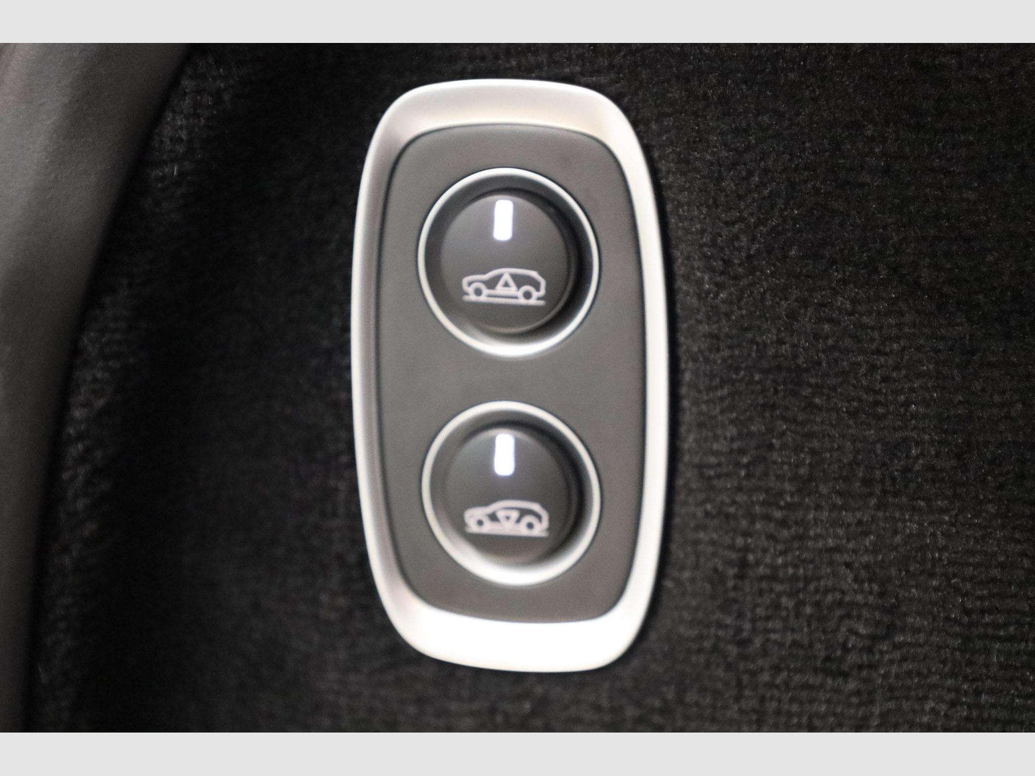 Aston-Martin DBX 4.0 V8 550 (2021) - Photo 30