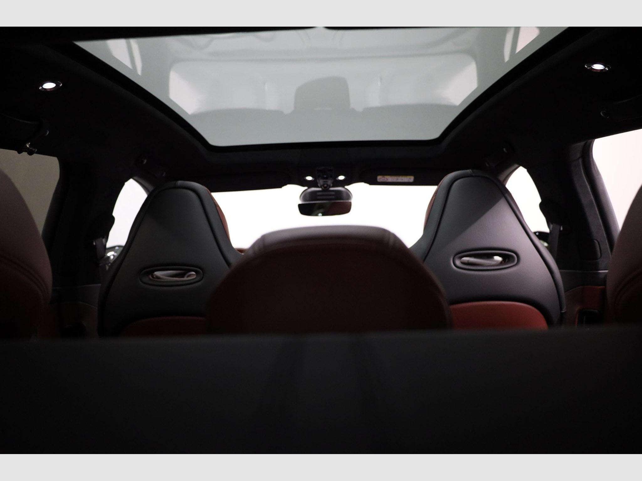 Aston-Martin DBX 4.0 V8 550 (2021) - Photo 31