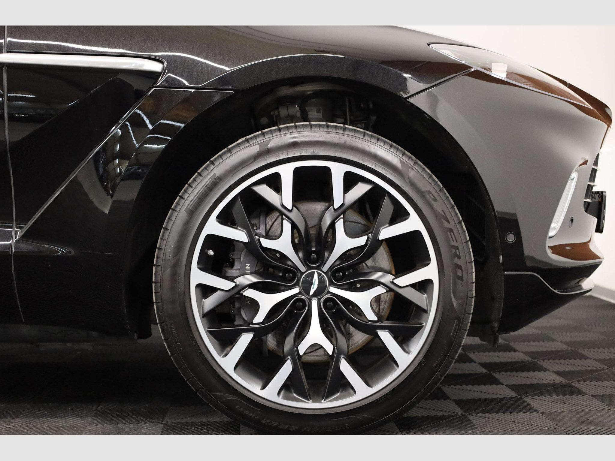 Aston-Martin DBX 4.0 V8 550 (2021) - Photo 6