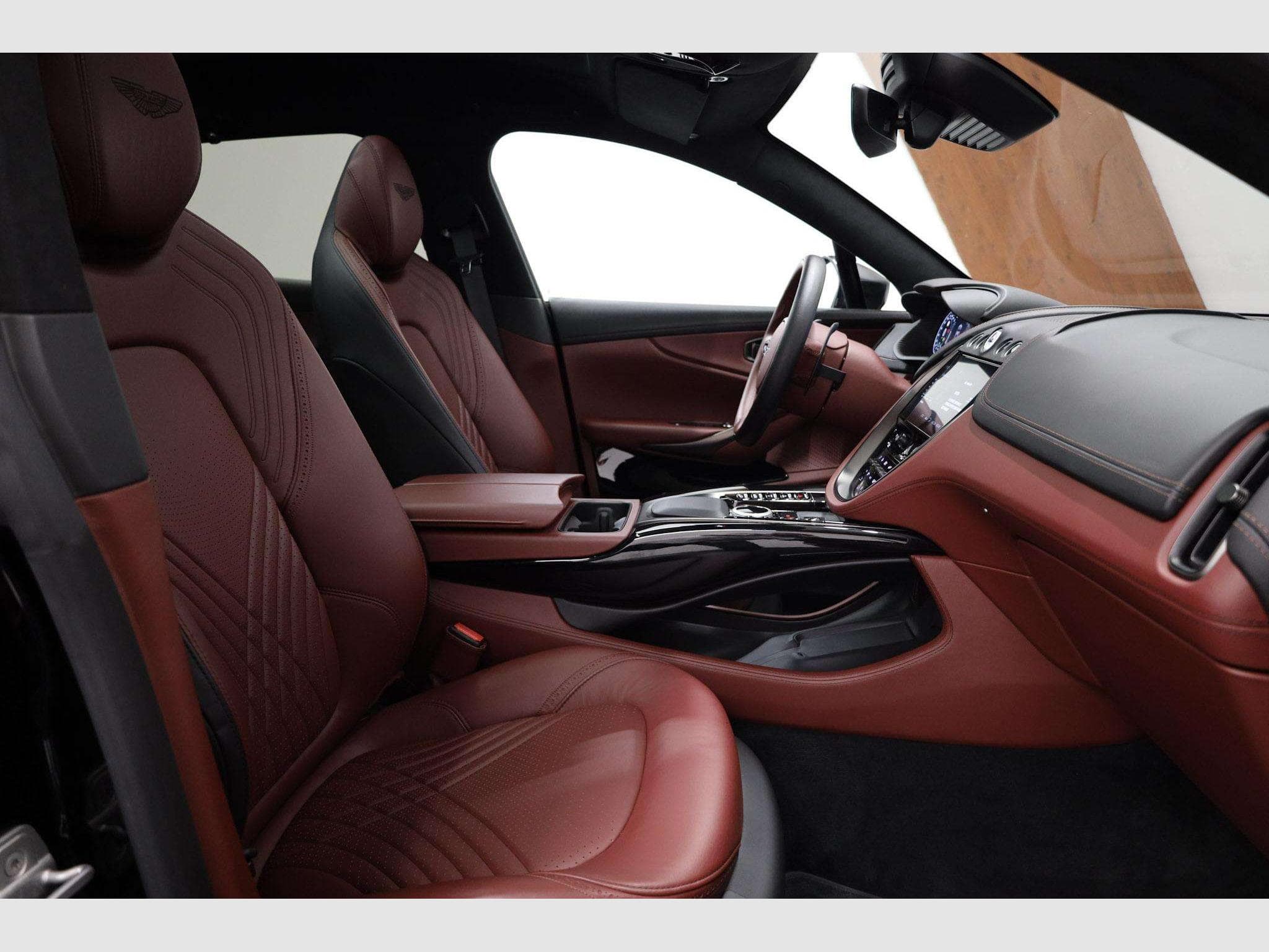 Aston-Martin DBX 4.0 V8 550 (2021) - Photo 8