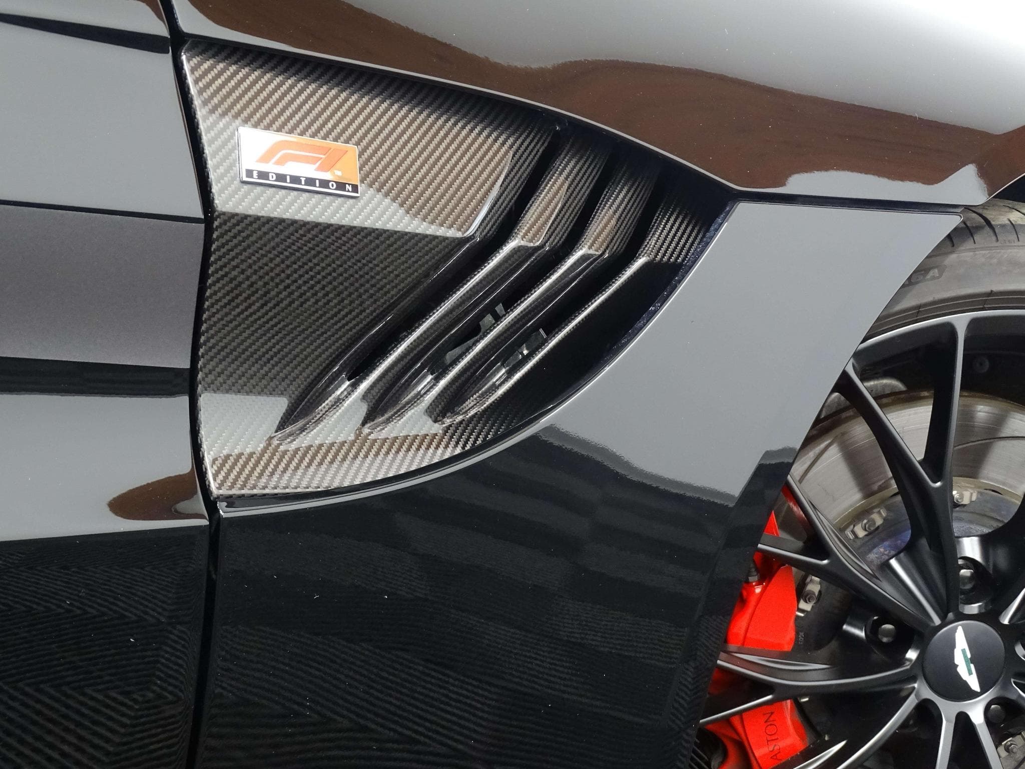 Aston-Martin V8 Vantage F1 Edition (2023) - Foto 7