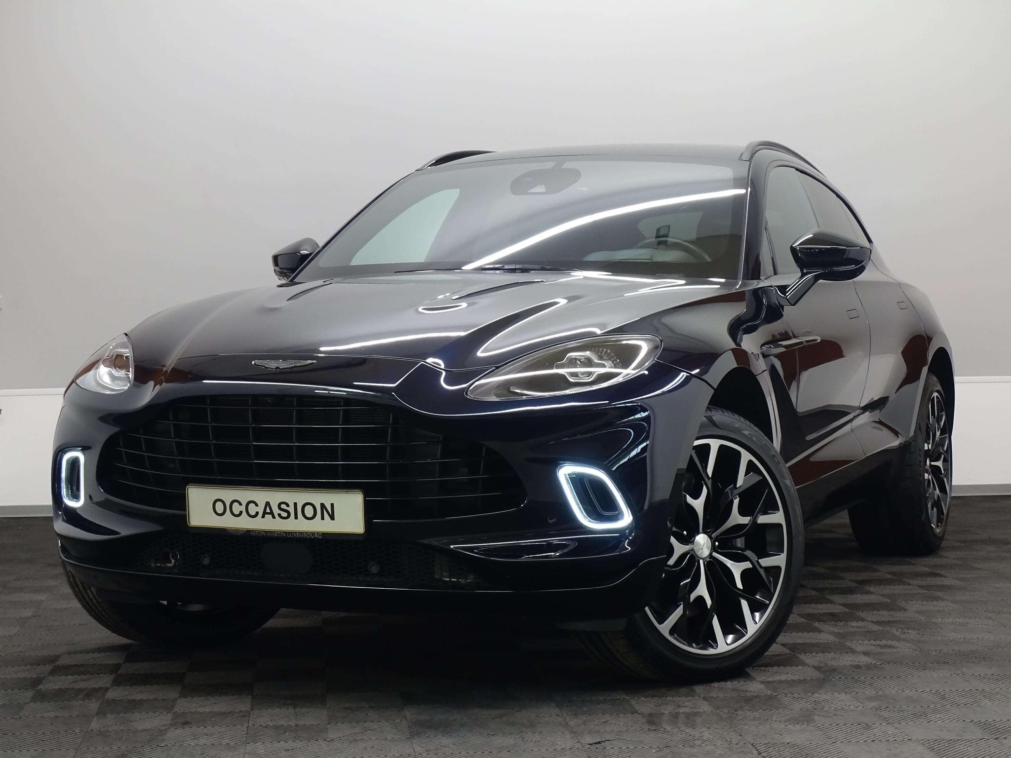 Aston-Martin DBX 4.0 V8 550 (2021) - Photo 1