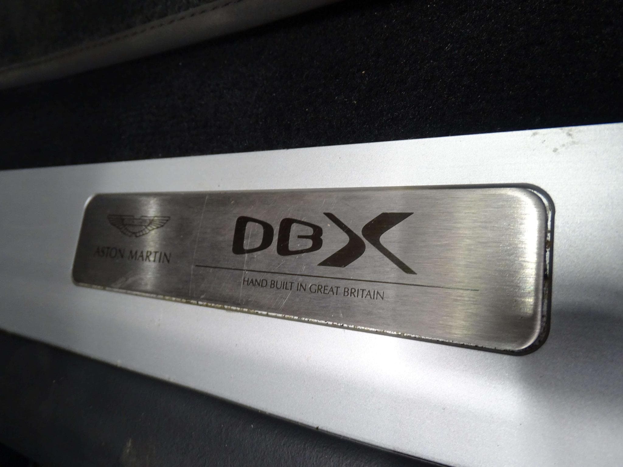 Aston-Martin DBX 4.0 V8 550 (2021) - Photo 19