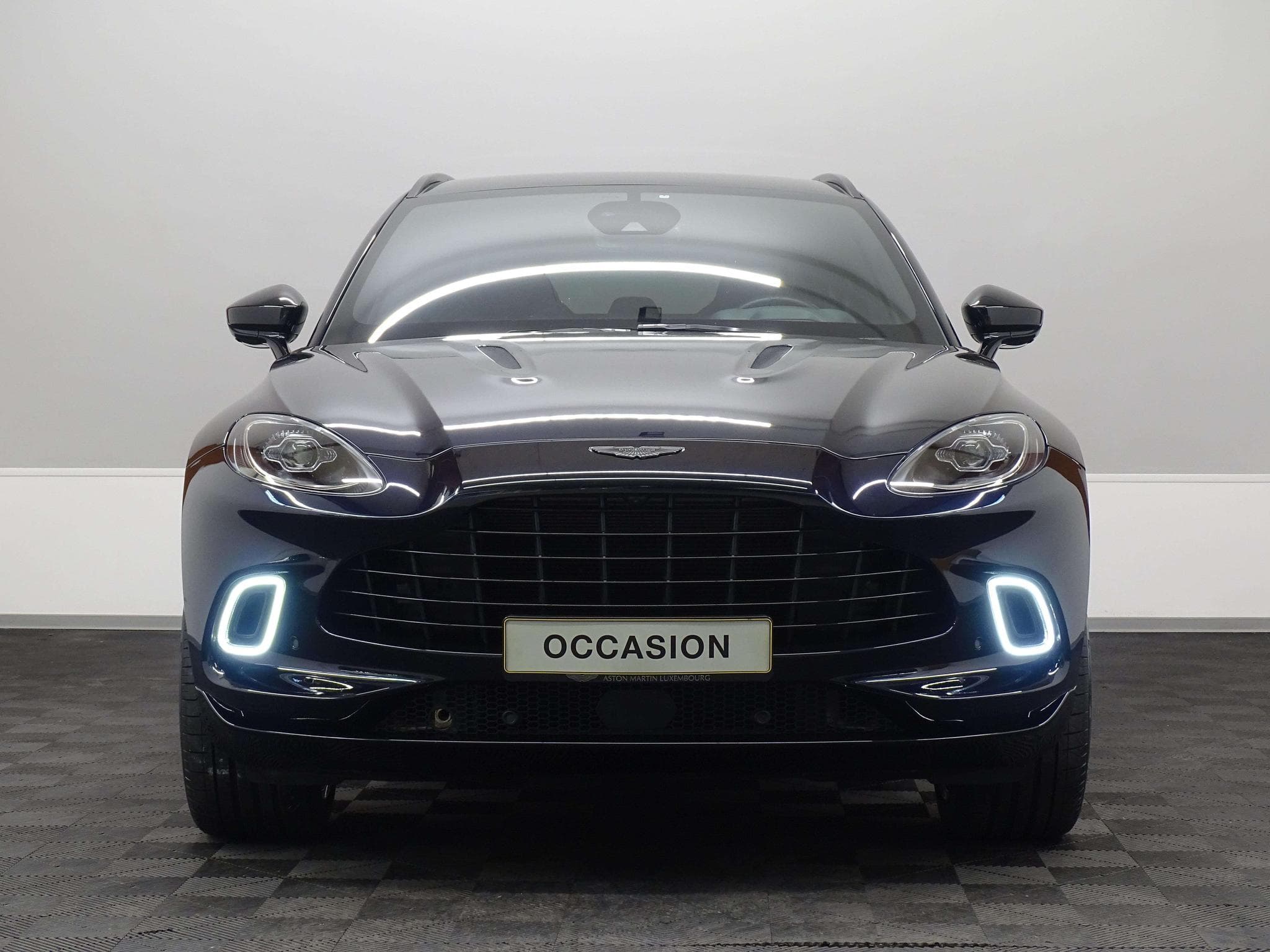 Aston-Martin DBX 4.0 V8 550 (2021) - Photo 2