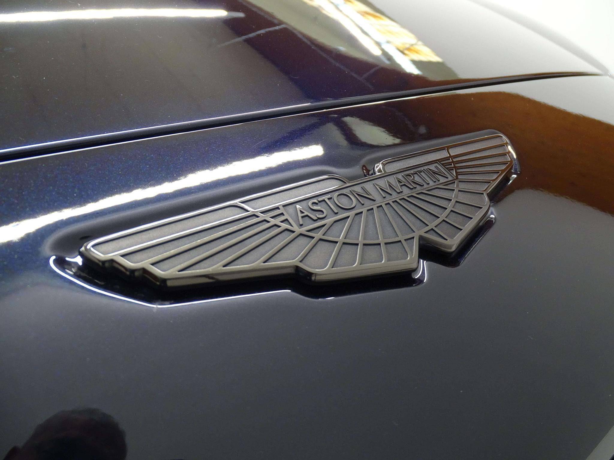 Aston-Martin DBX 4.0 V8 550 (2021) - Photo 20