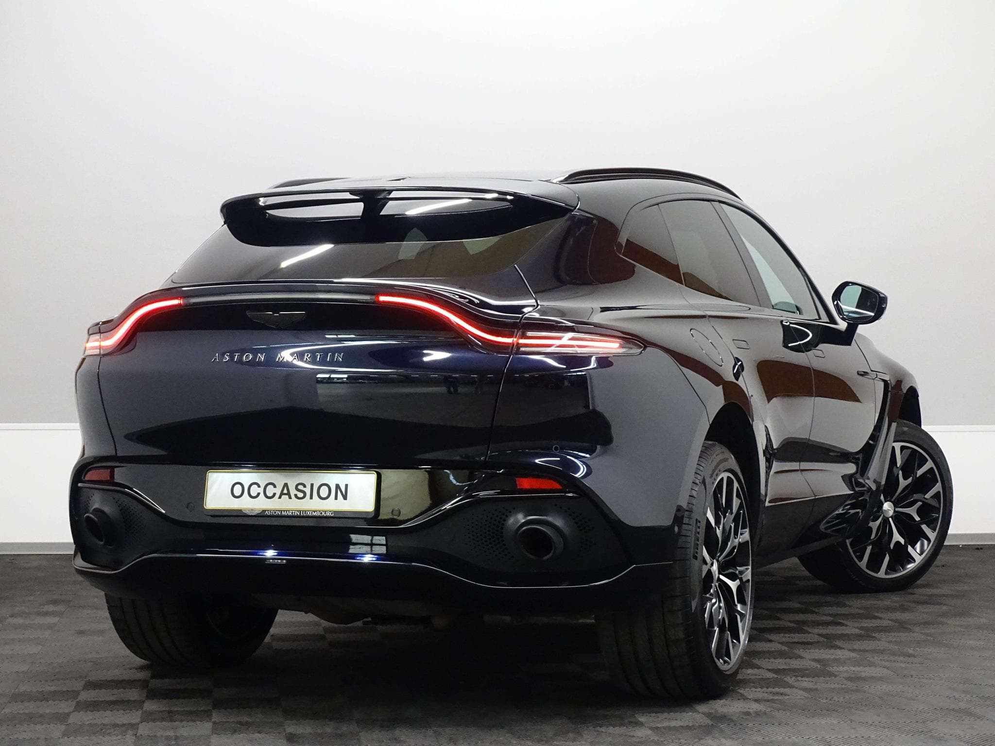 Aston-Martin DBX 4.0 V8 550 (2021) - Photo 4