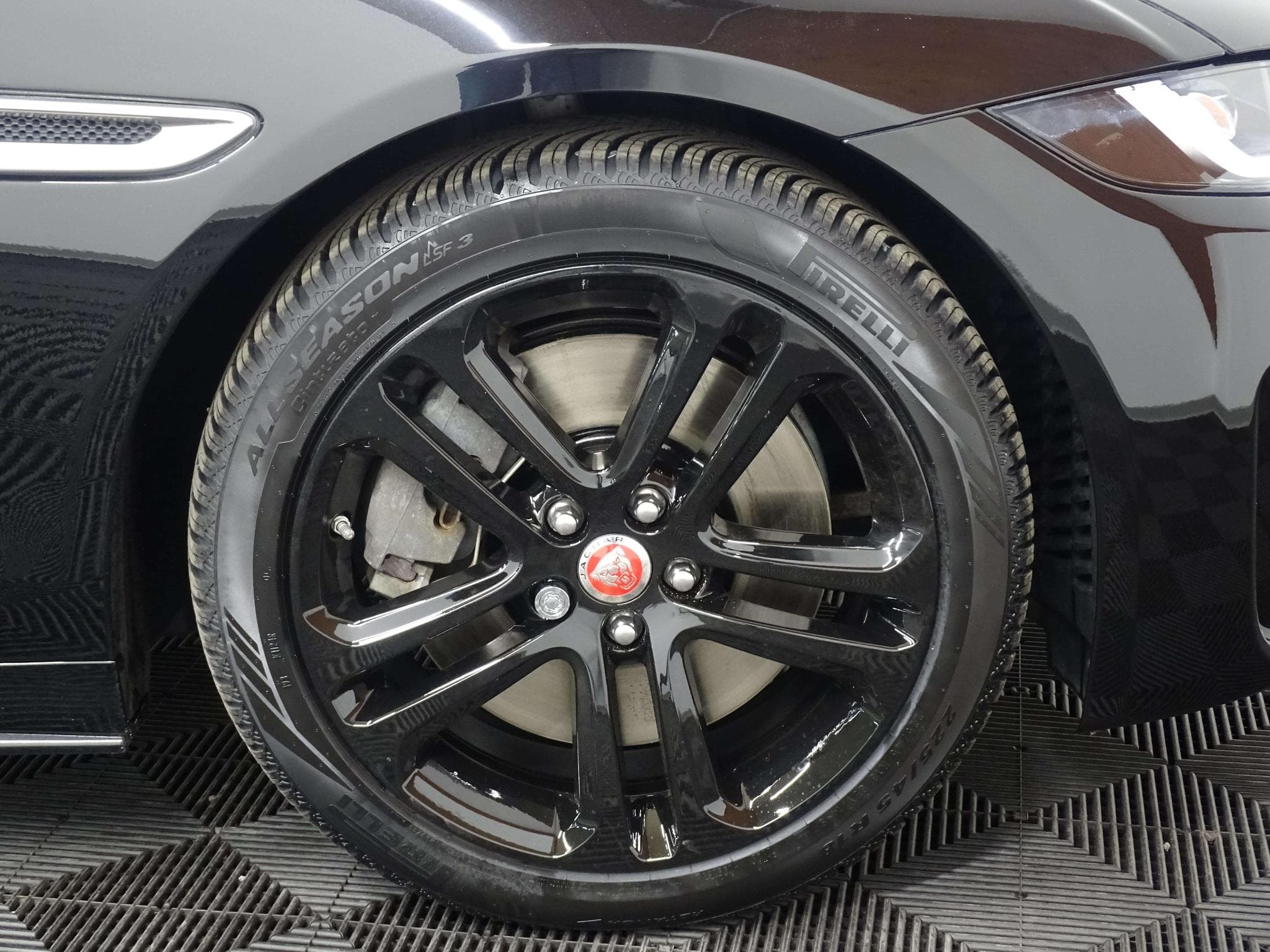 Jaguar XE R-Dynamic SE P250 (2023) - Foto 6