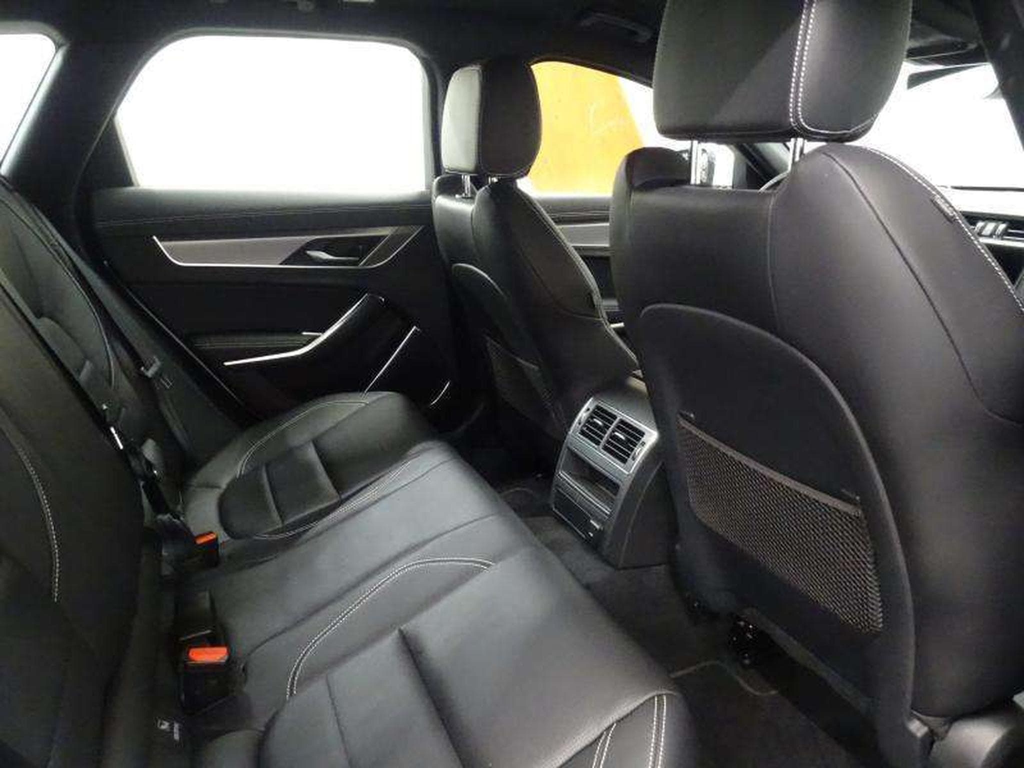 Jaguar XF Sportbrake D200 R-Dynamic S Auto RWD (2023) - Photo 8