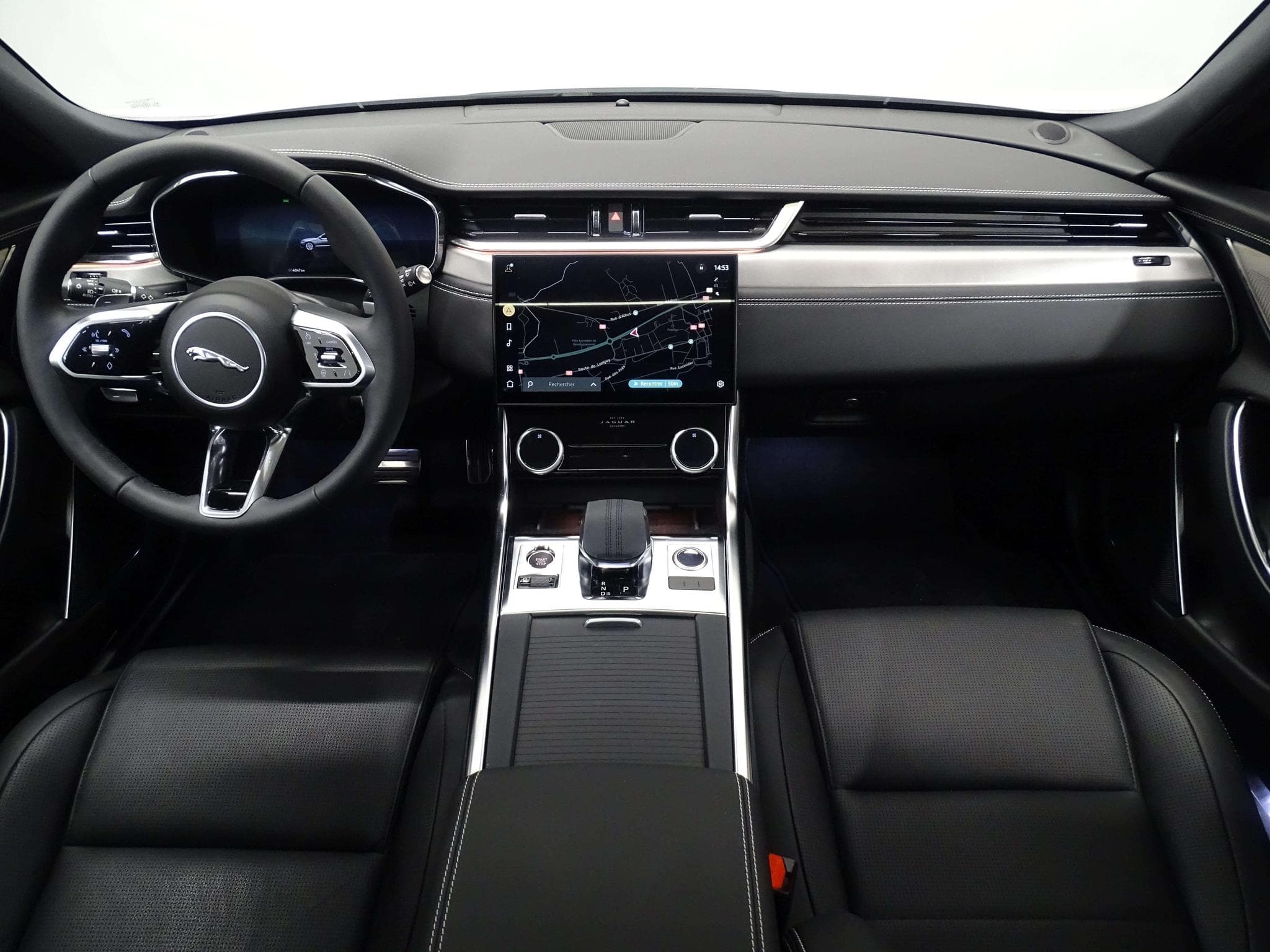 Jaguar XF D200 R-Dynamic SE RWD Auto (2024) - Photo 9
