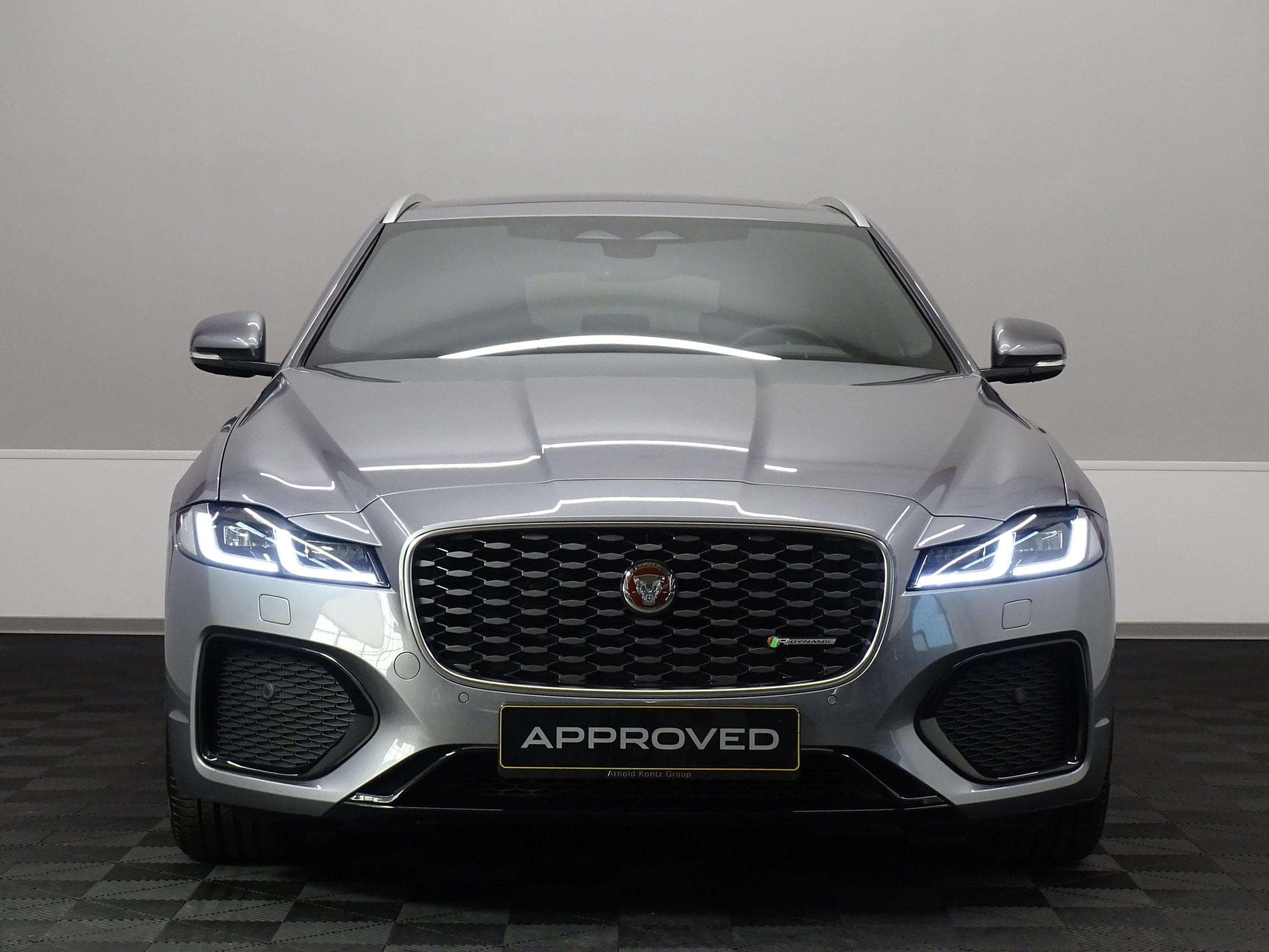 Jaguar XF D200 R-DYNAMIC SE AWD AUTO (2023) - Foto 2